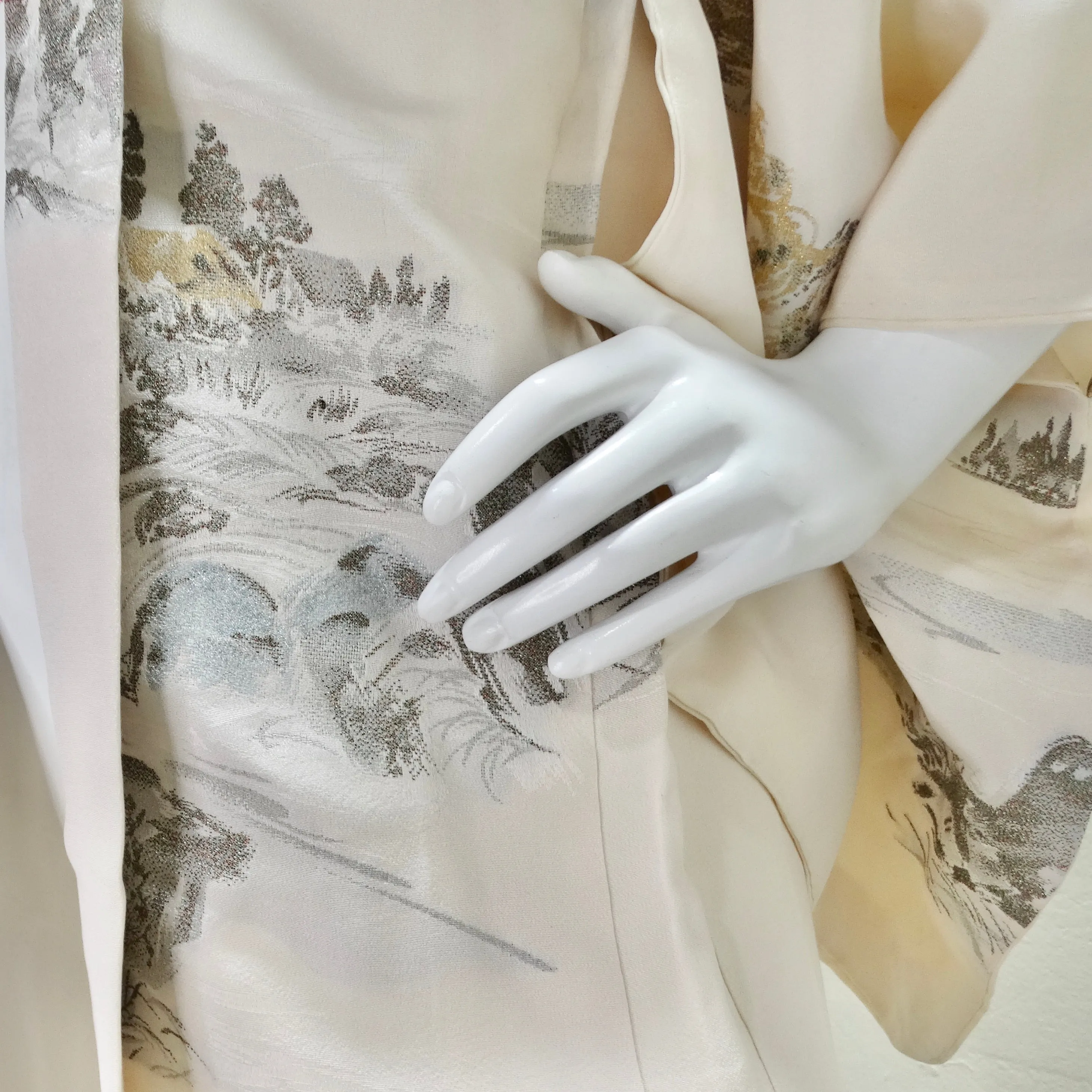 1970s Handmade Japanese Ivory Silk Kimono