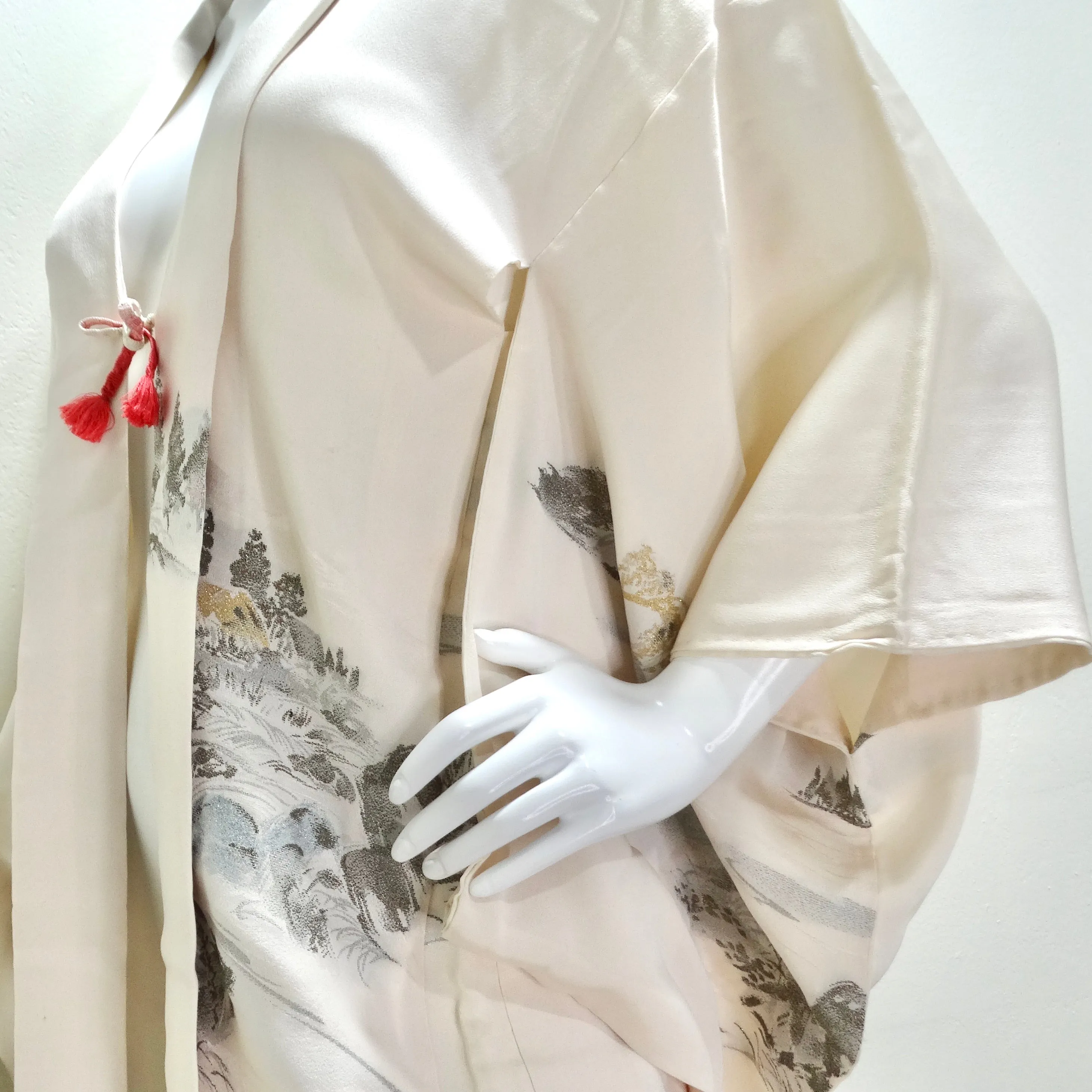 1970s Handmade Japanese Ivory Silk Kimono