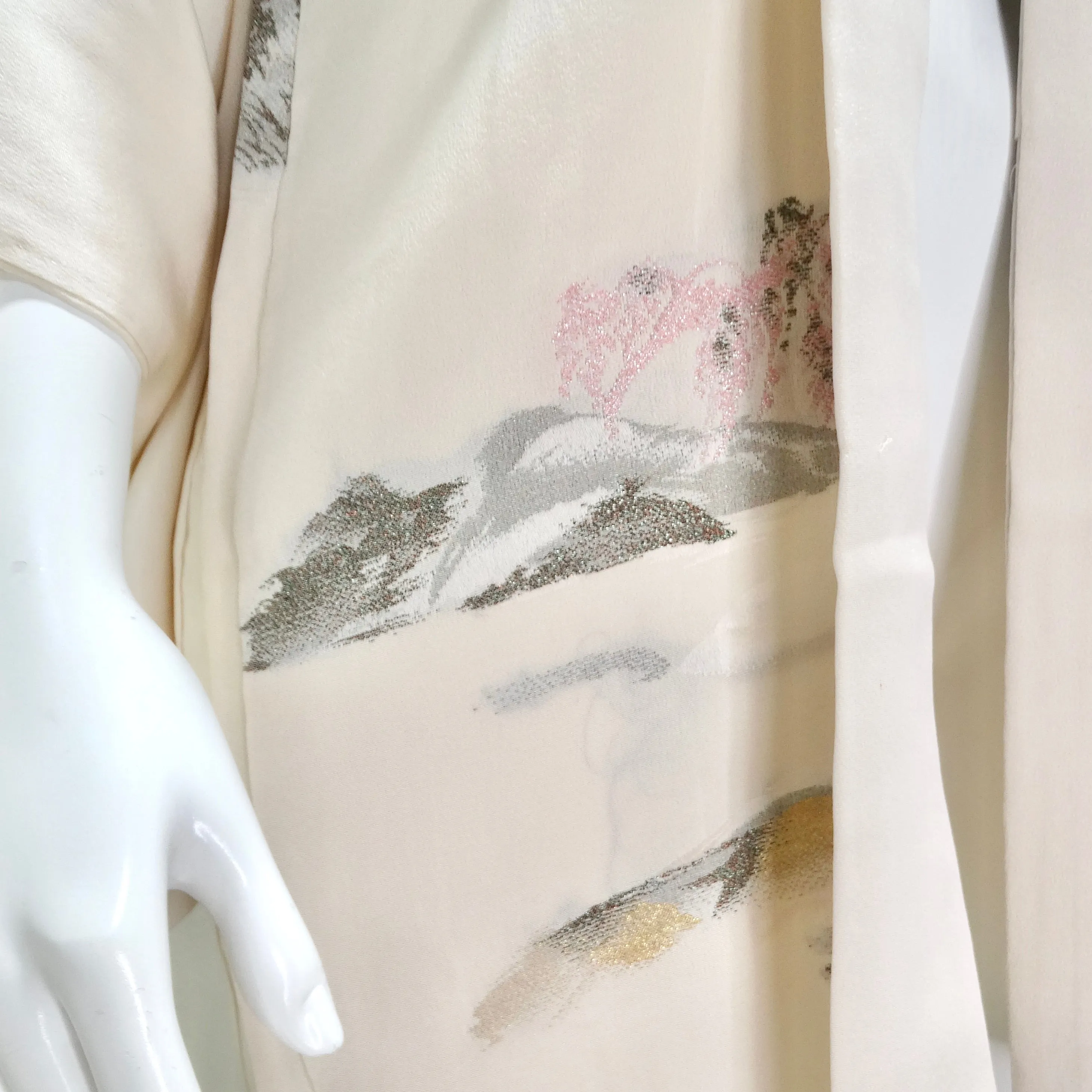 1970s Handmade Japanese Ivory Silk Kimono