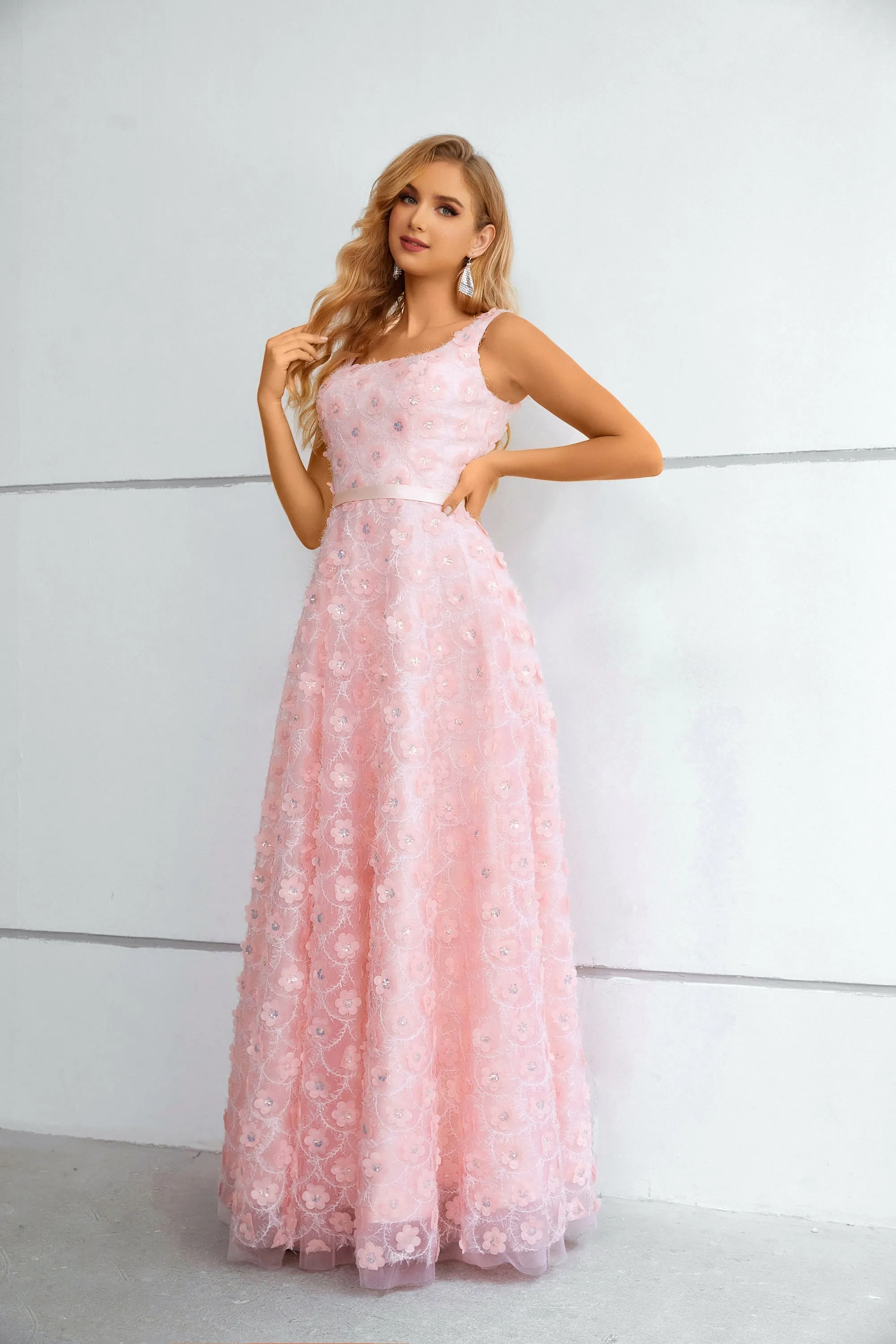 A-line Square Lace Applique Floor-length Sleeveless Backless Prom Dress