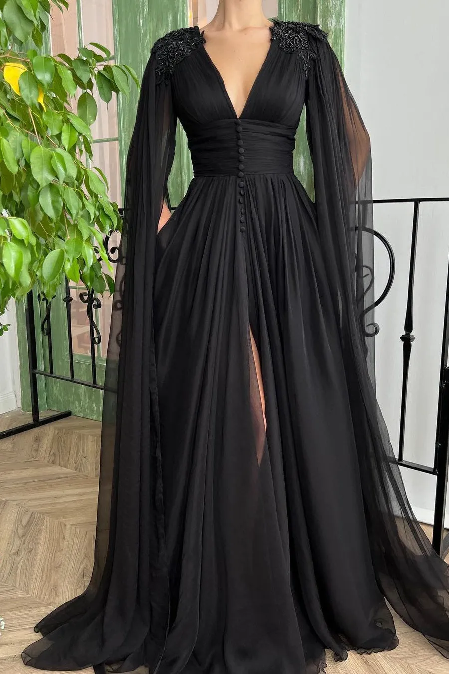 A-line V-neck Tulle Floor-length Long Sleeve Split Front Appliques Lace Vintage Prom Dress