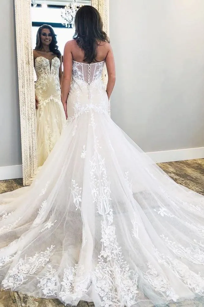 Affordable V neck Sleeveless White Lace Bridal gowns with Train