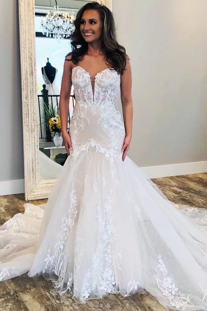 Affordable V neck Sleeveless White Lace Bridal gowns with Train