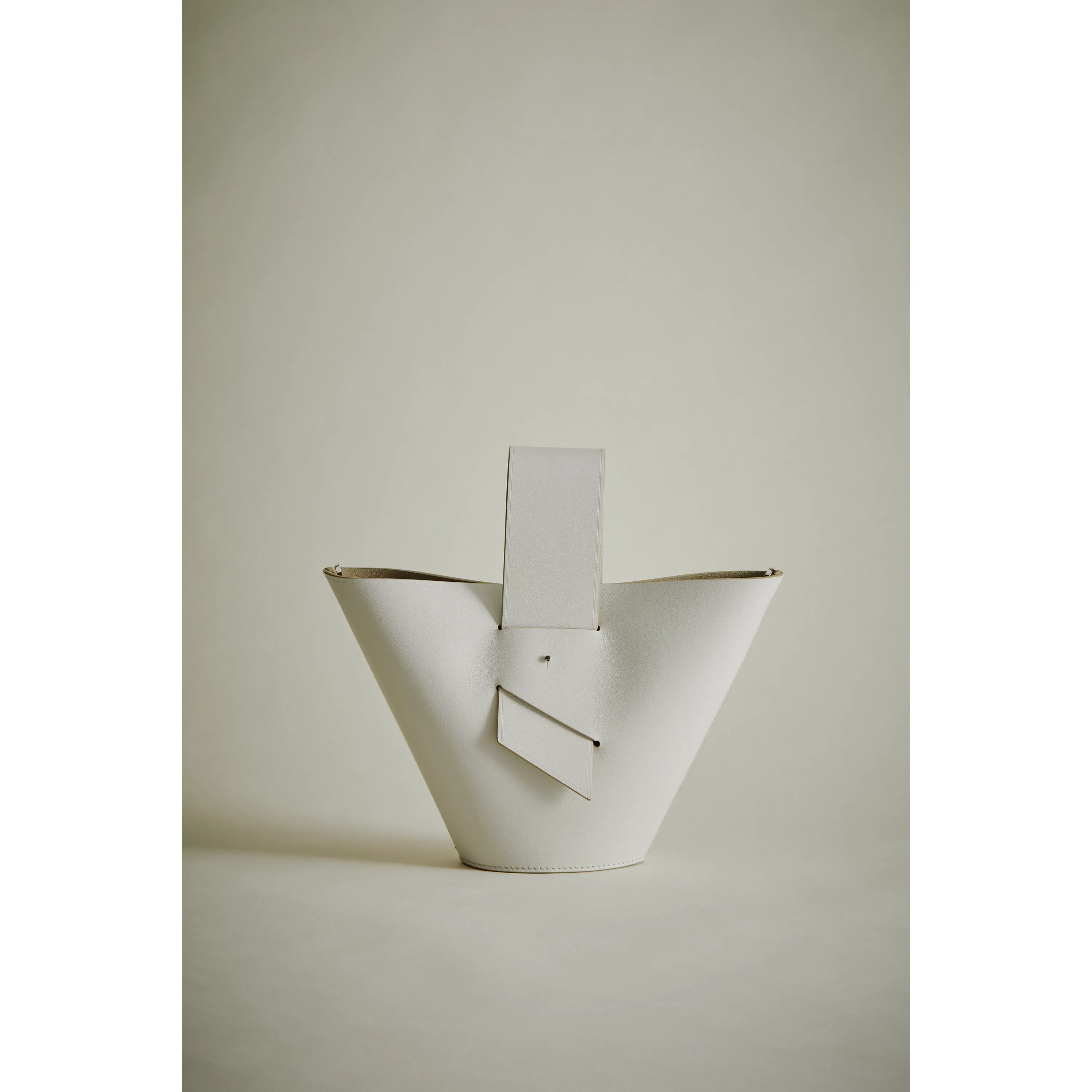 Amphora Off White