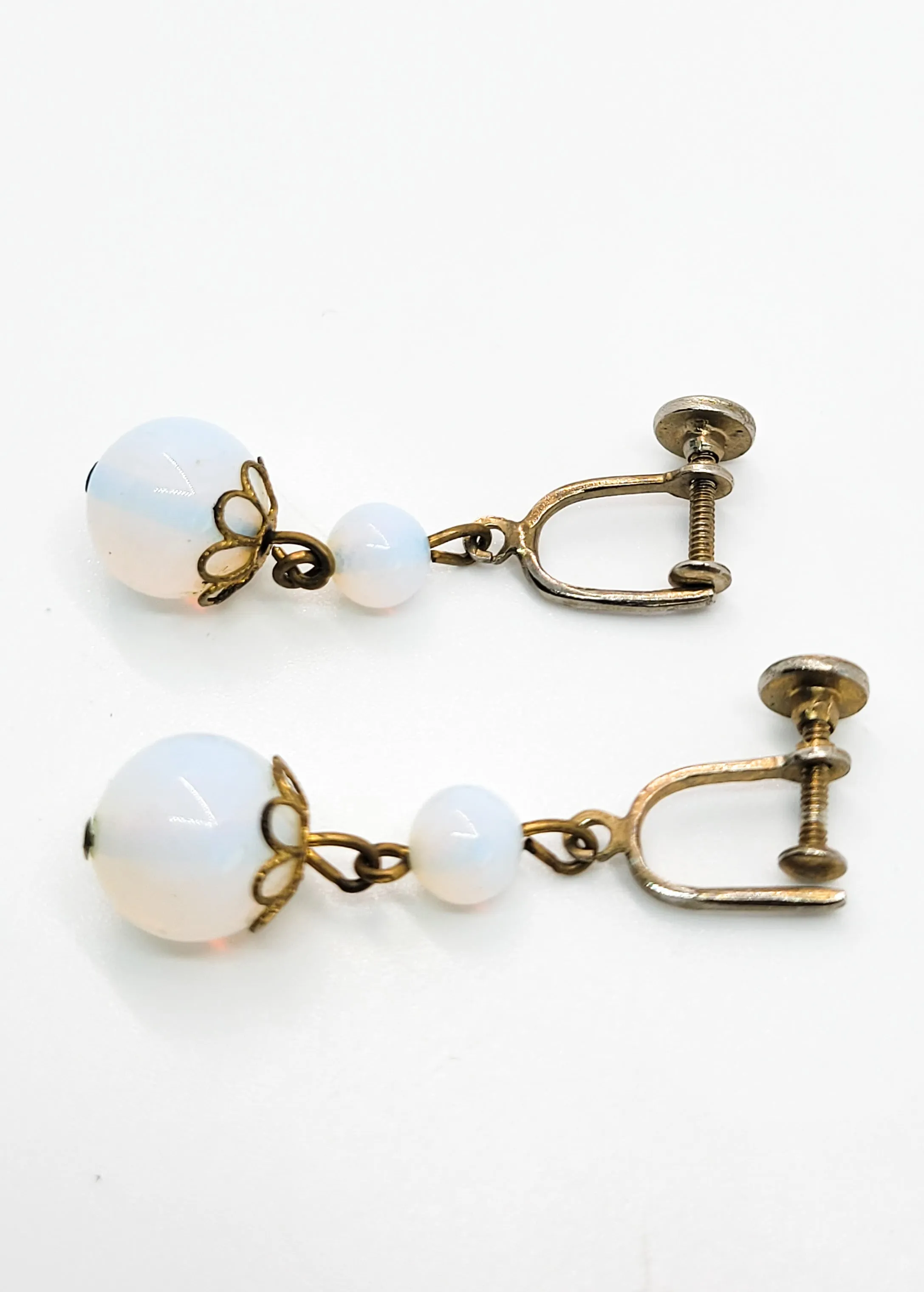 Antique Opalite beaded gold toned drop vintage screw back earrings