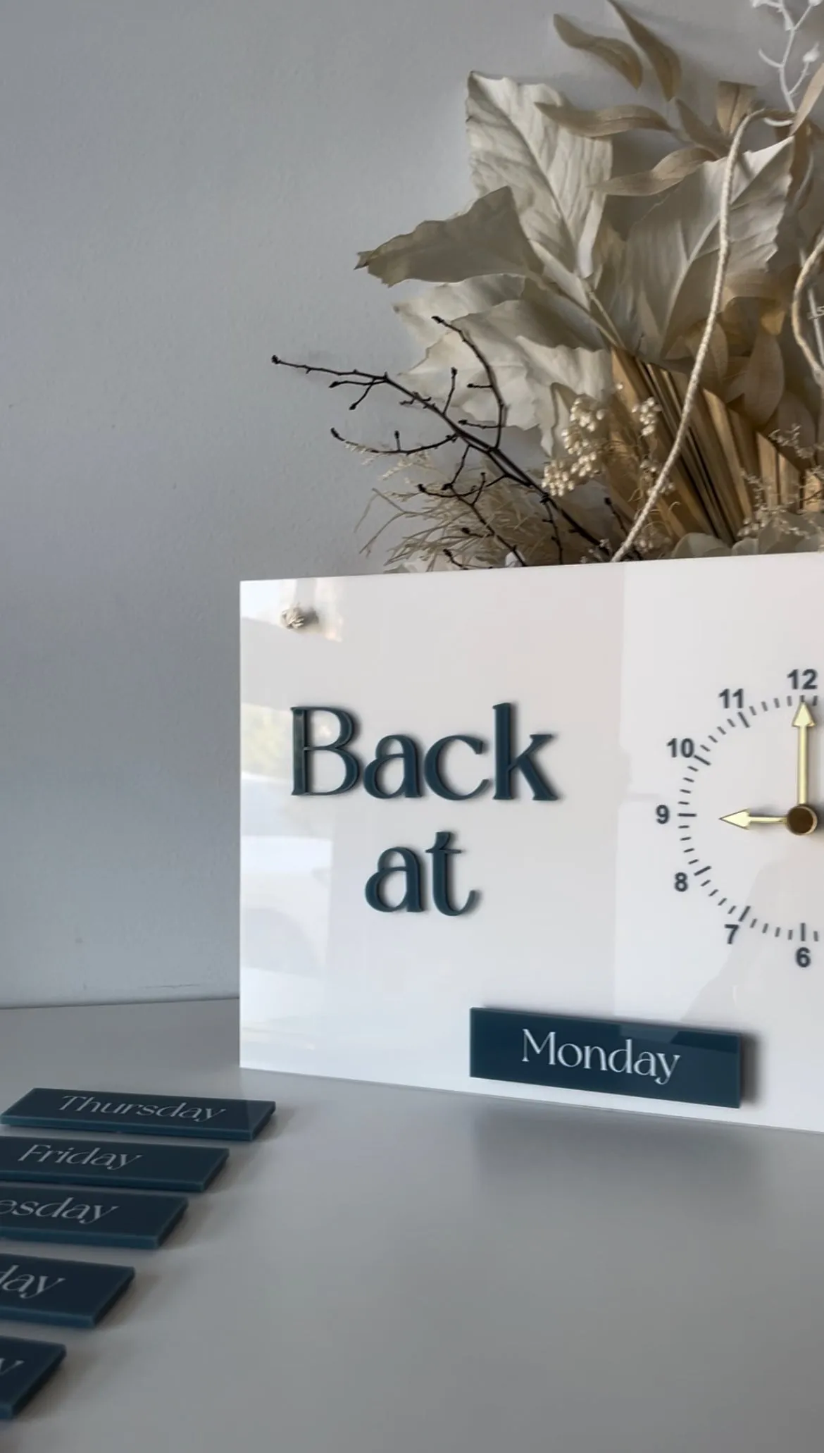 Back At, Changeable Clock   Days Sign