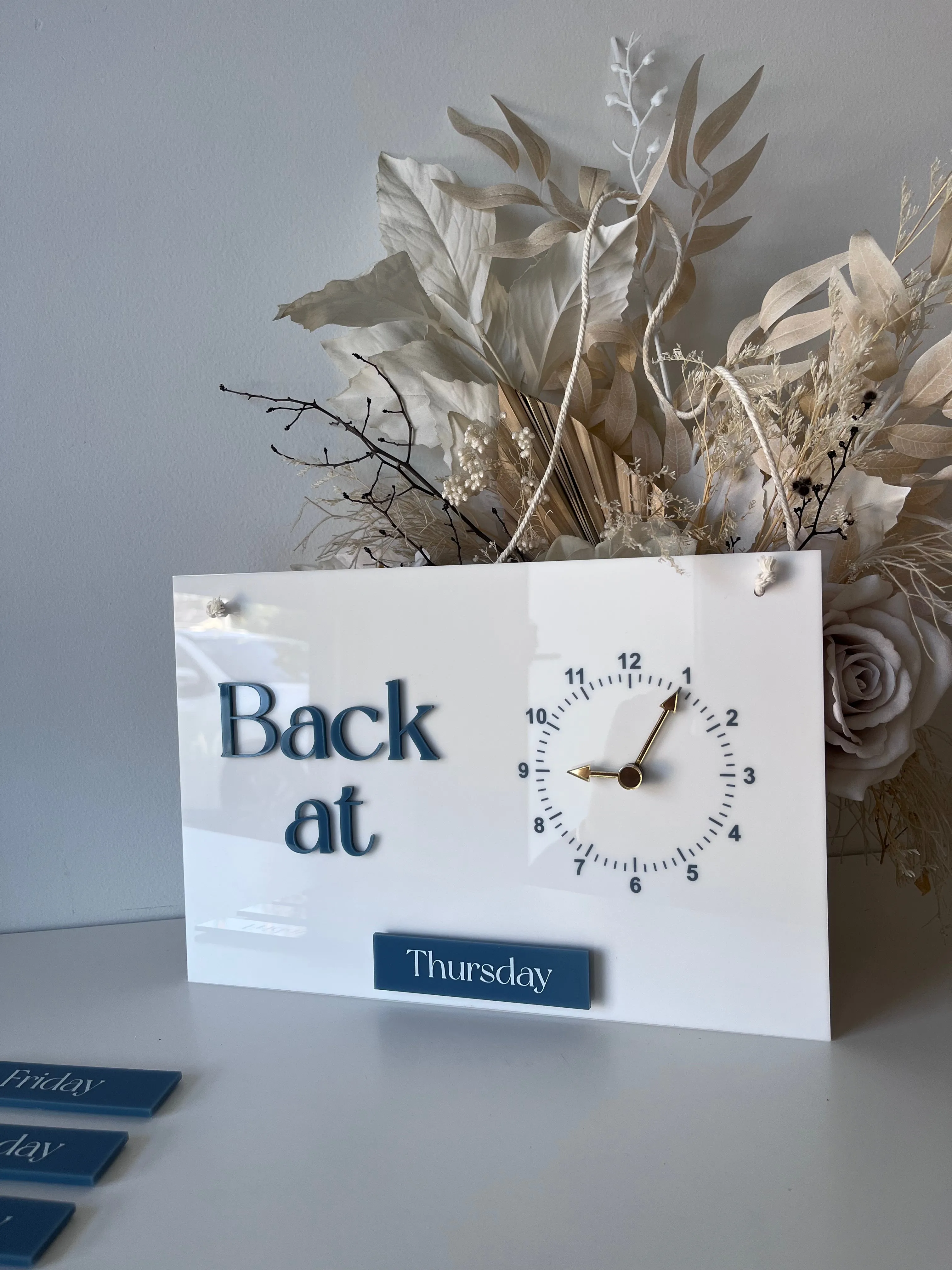 Back At, Changeable Clock   Days Sign