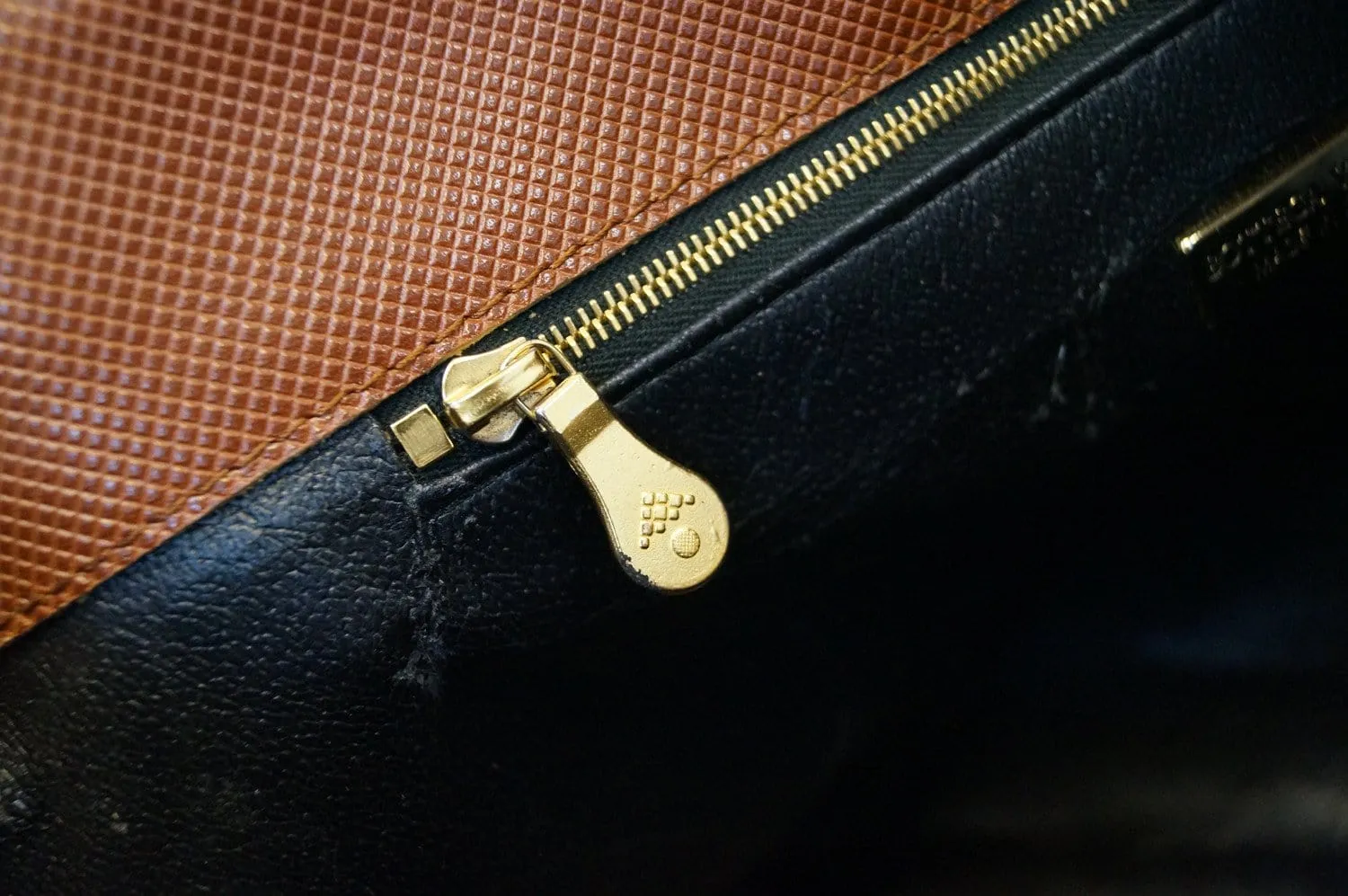 BOTTEGA VENETA Brown and Black Leather Shoulder Handbag
