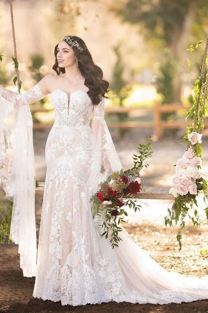 Classic Sweetheart White Lace Wedding Dresses with Church Train