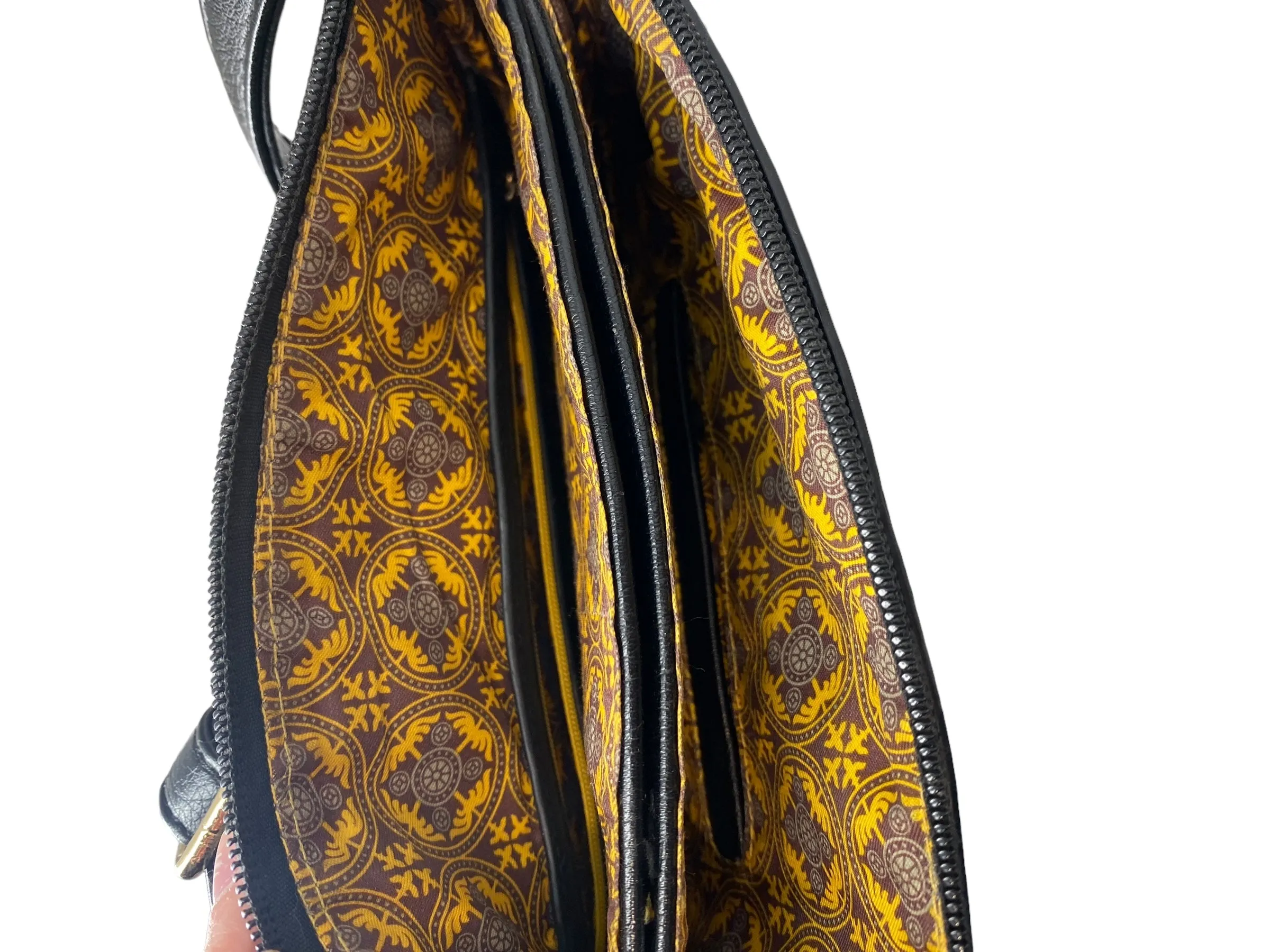 Crossbody Clothes Mentor, Size Medium
