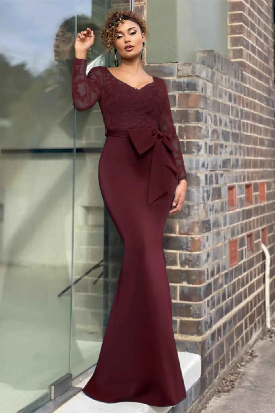 Elegant Long Sleeve Lace Evening Dress Mermaid V-Neck Online