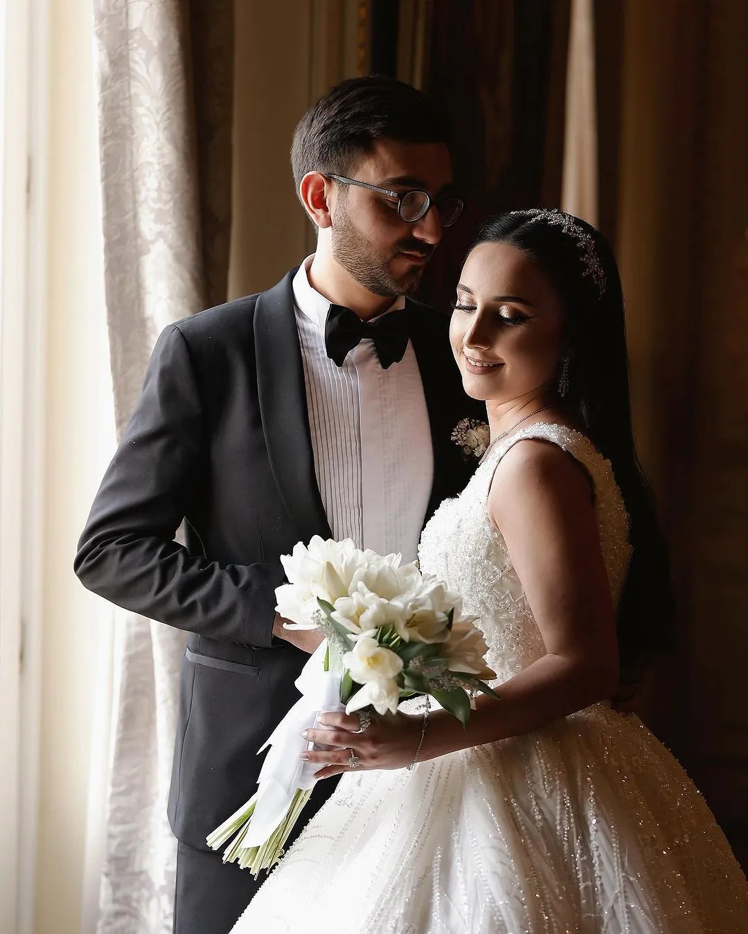 Fabulous Long Ivory A-line Sleeveless Beading Wedding Dress With Lace