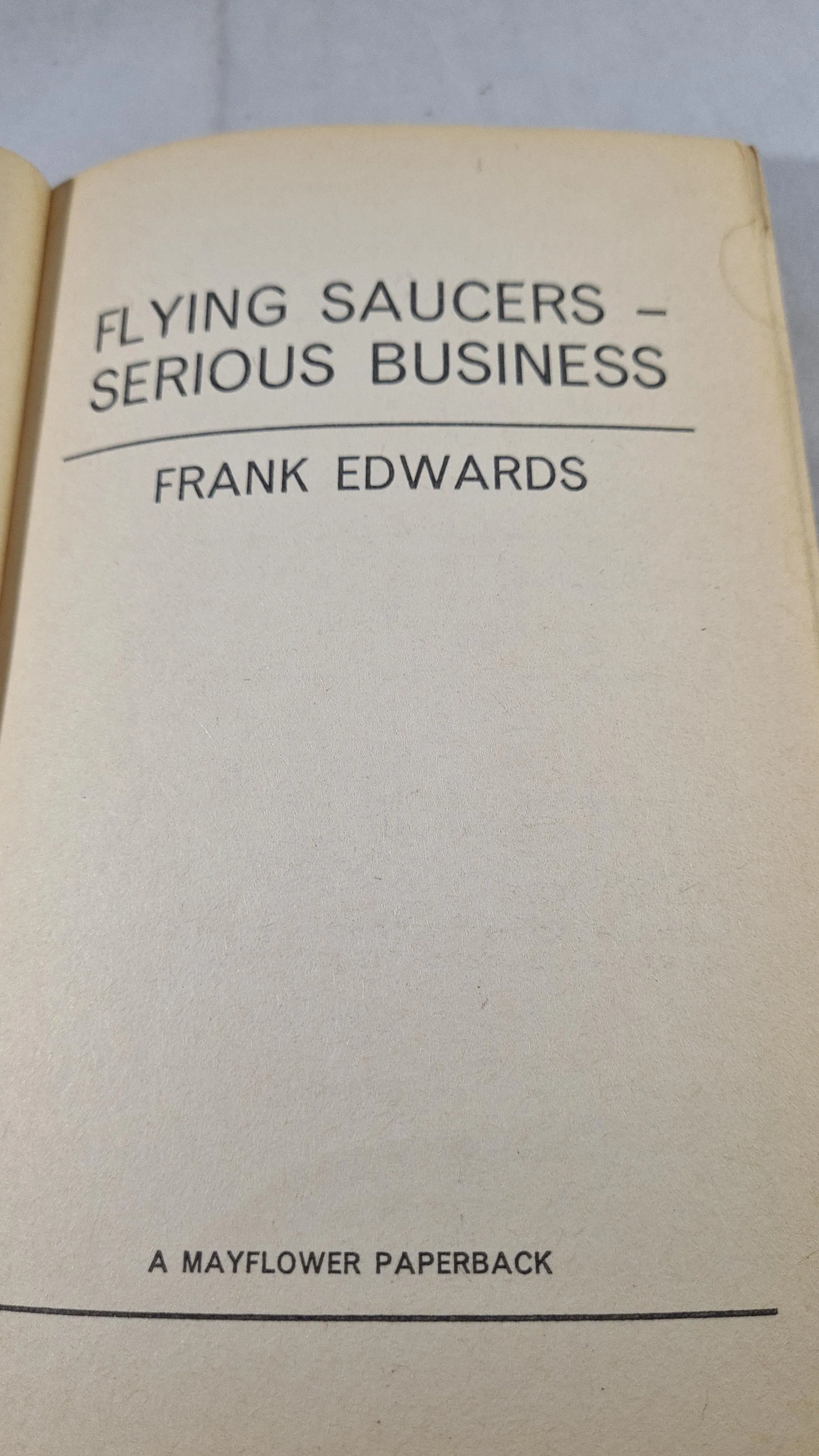 Frank Edwards - Flying Saucers Serious Business, Mayflower, 1967, Paperbacks