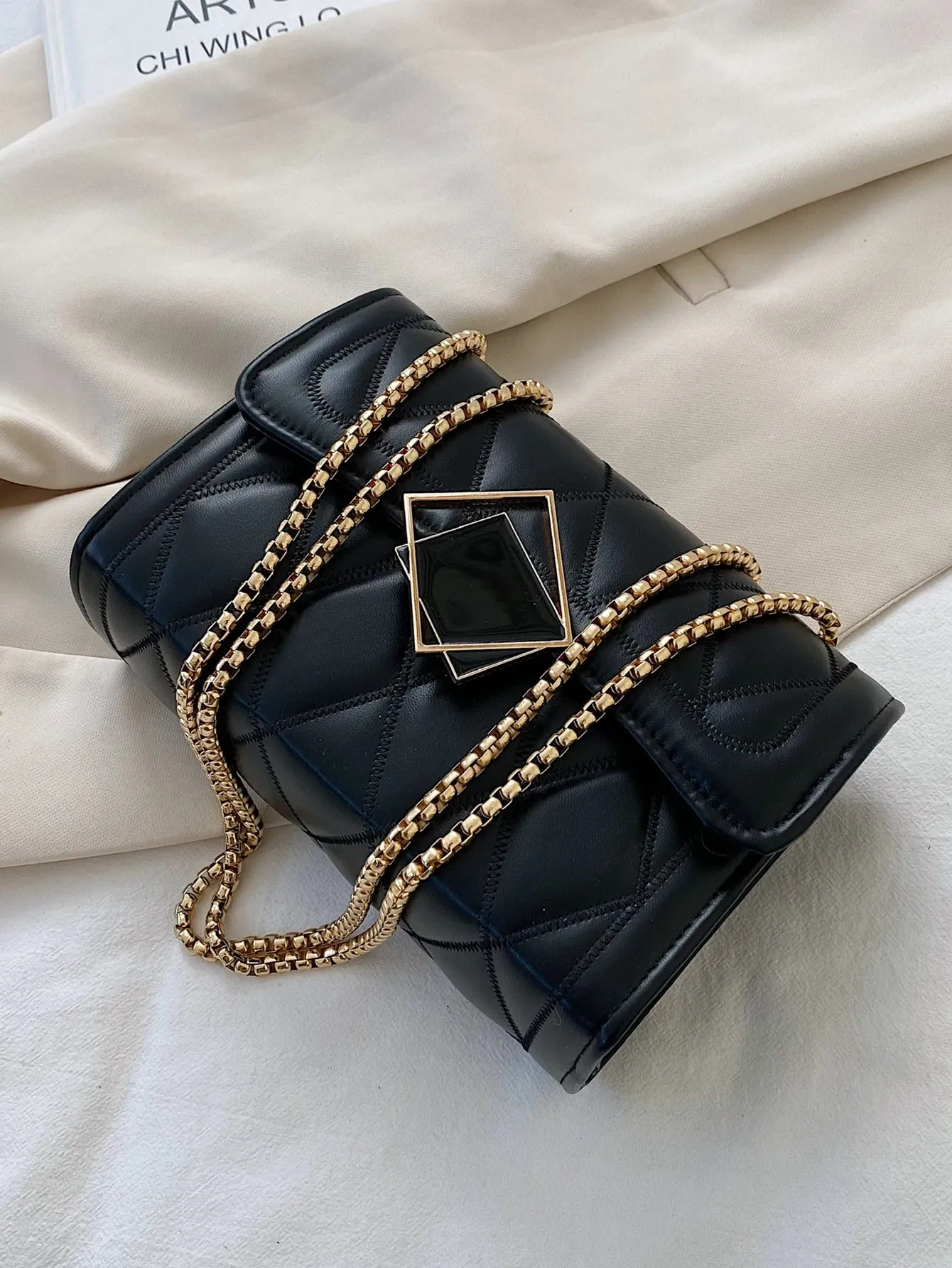 Geo Pattern Quilt Decor Closure Chain Strap Square Bag