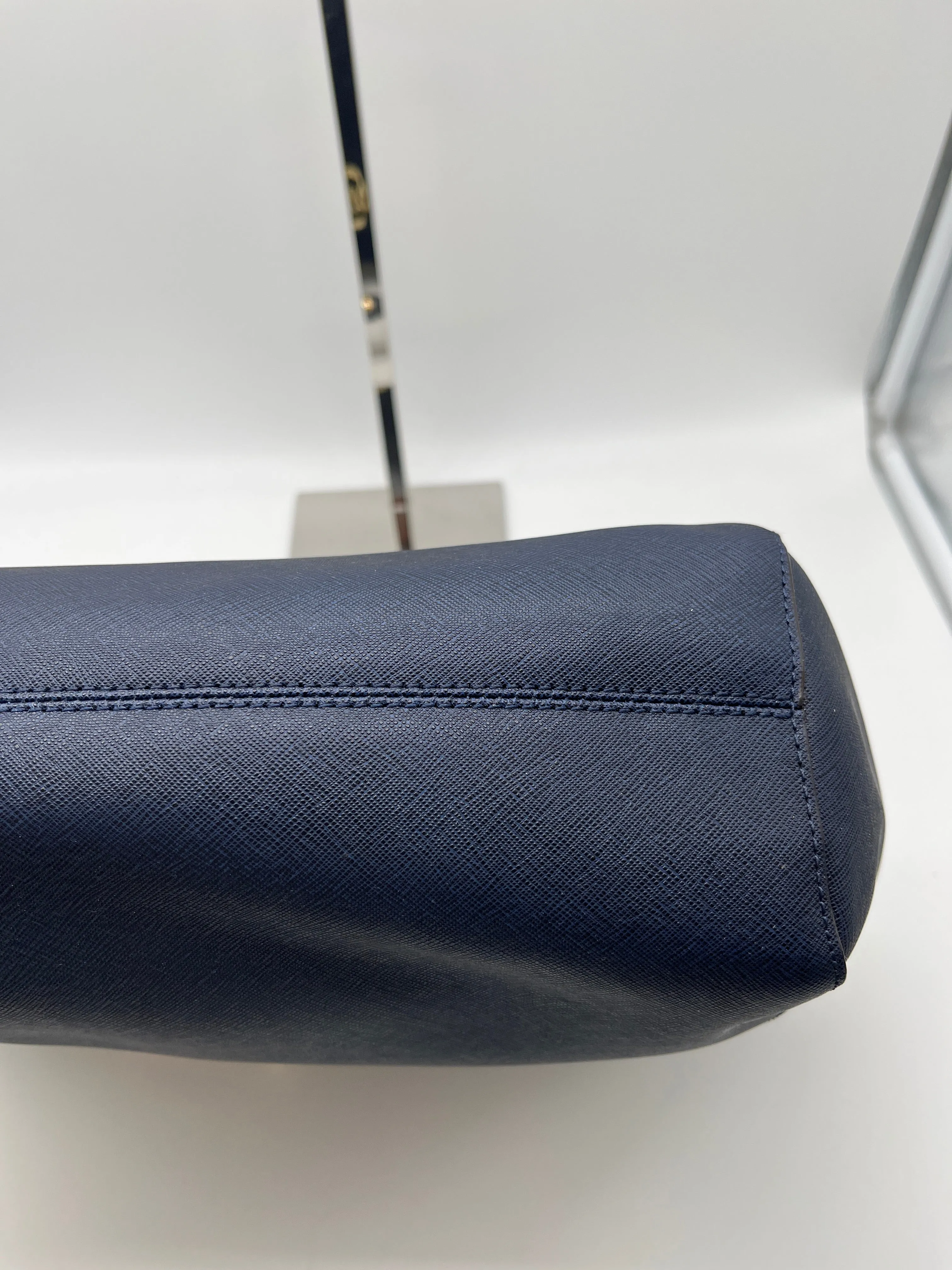 Handbag Designer By Michael Kors  Size: Medium