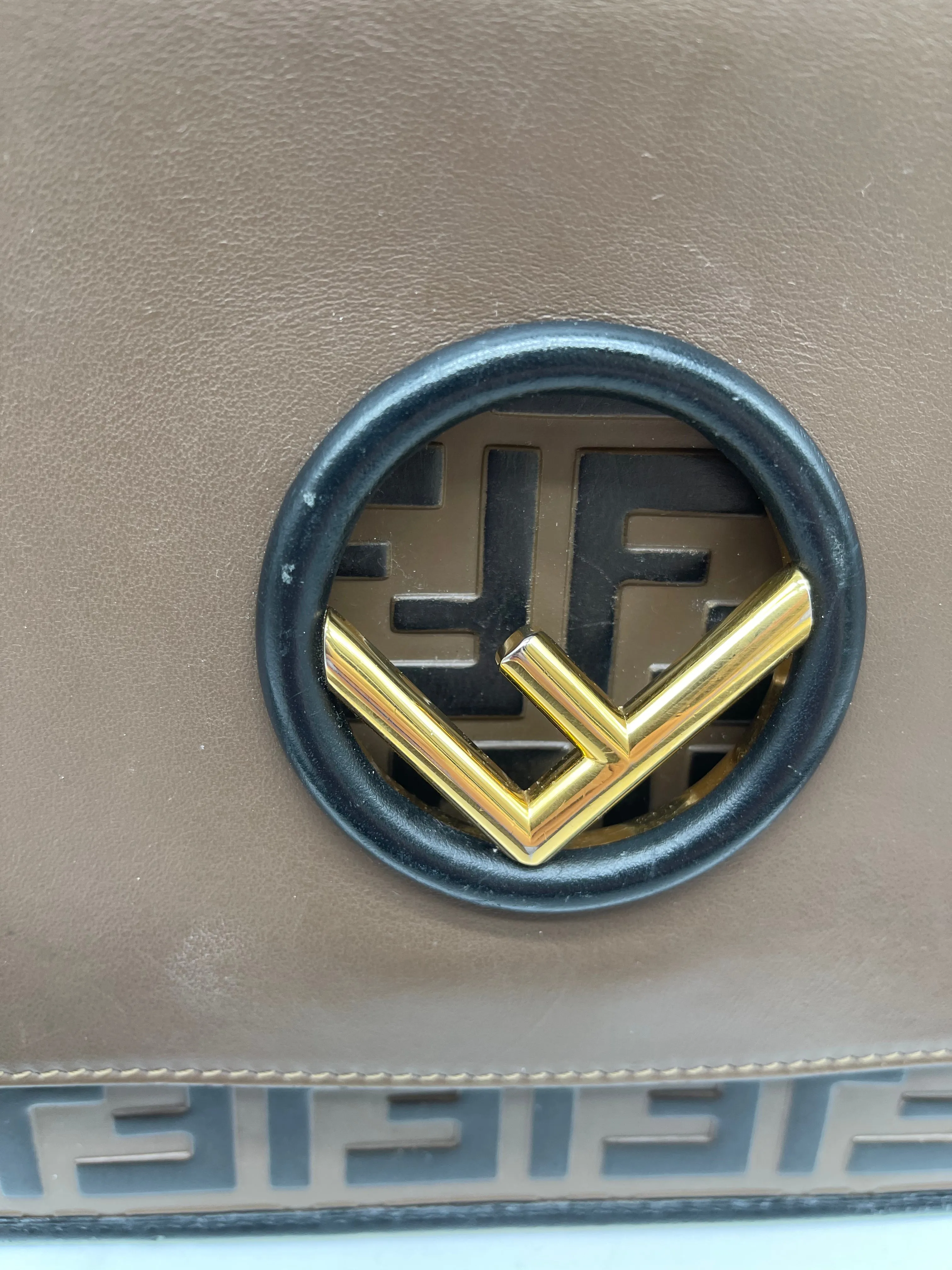 Handbag Luxury Designer By Fendi, Size: Medium