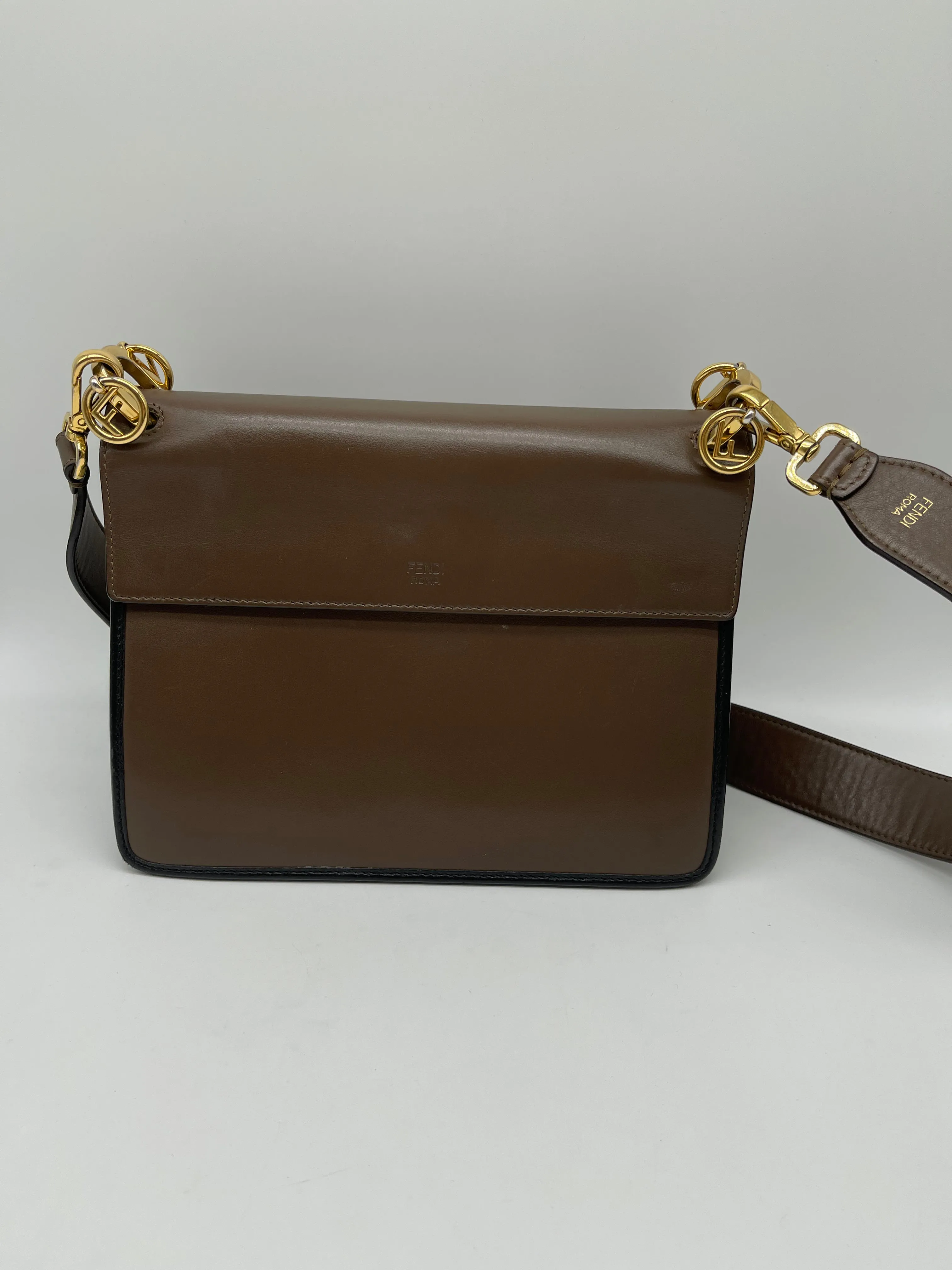 Handbag Luxury Designer By Fendi, Size: Medium