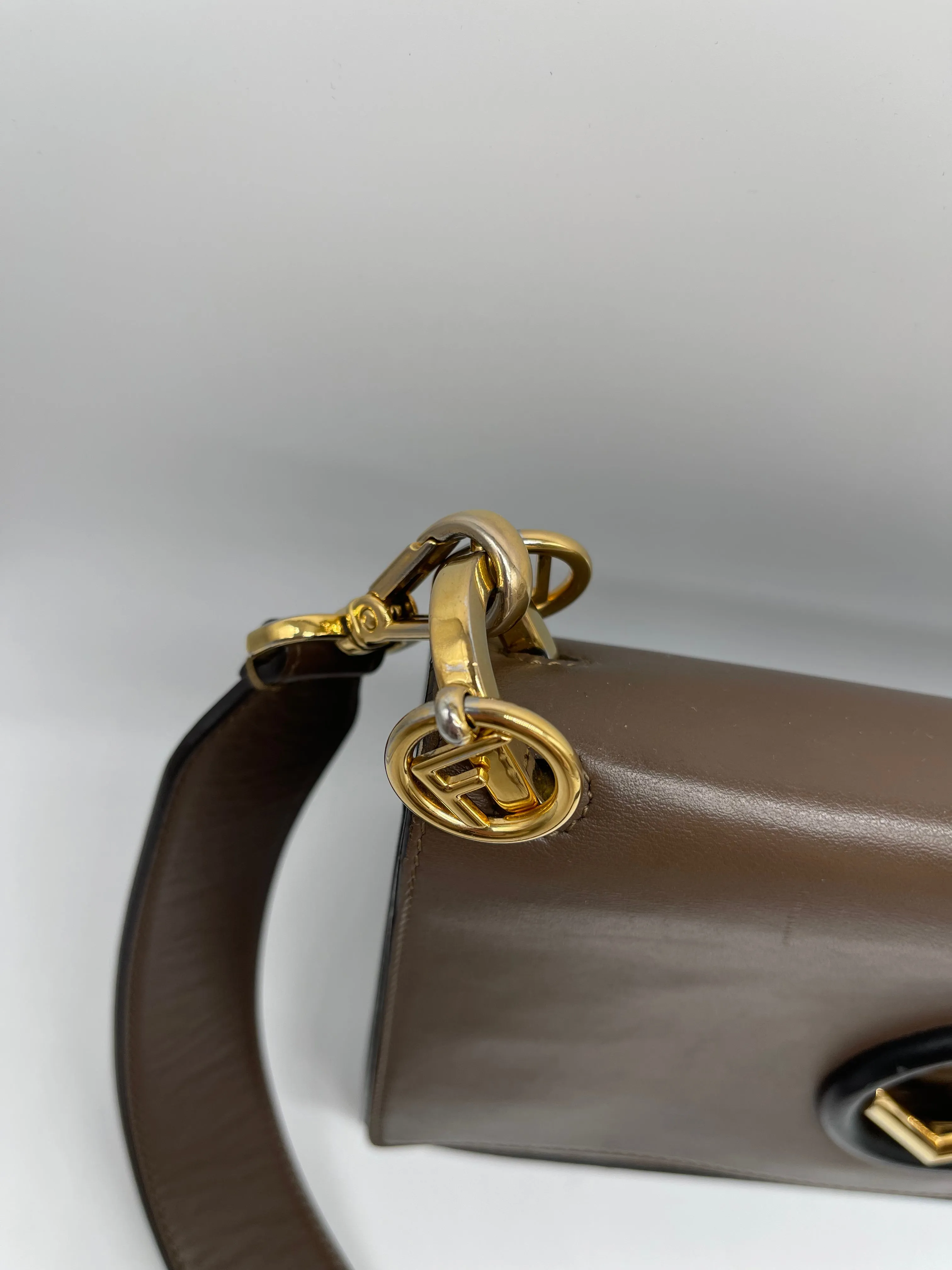 Handbag Luxury Designer By Fendi, Size: Medium