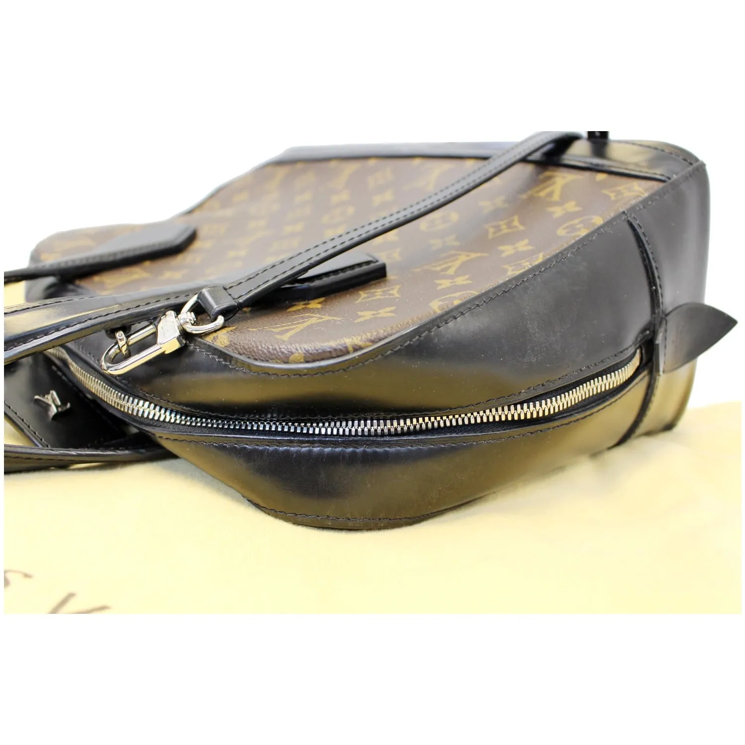 LOUIS VUITTON Dora MM Monogram Canvas Shoulder Handbag Black