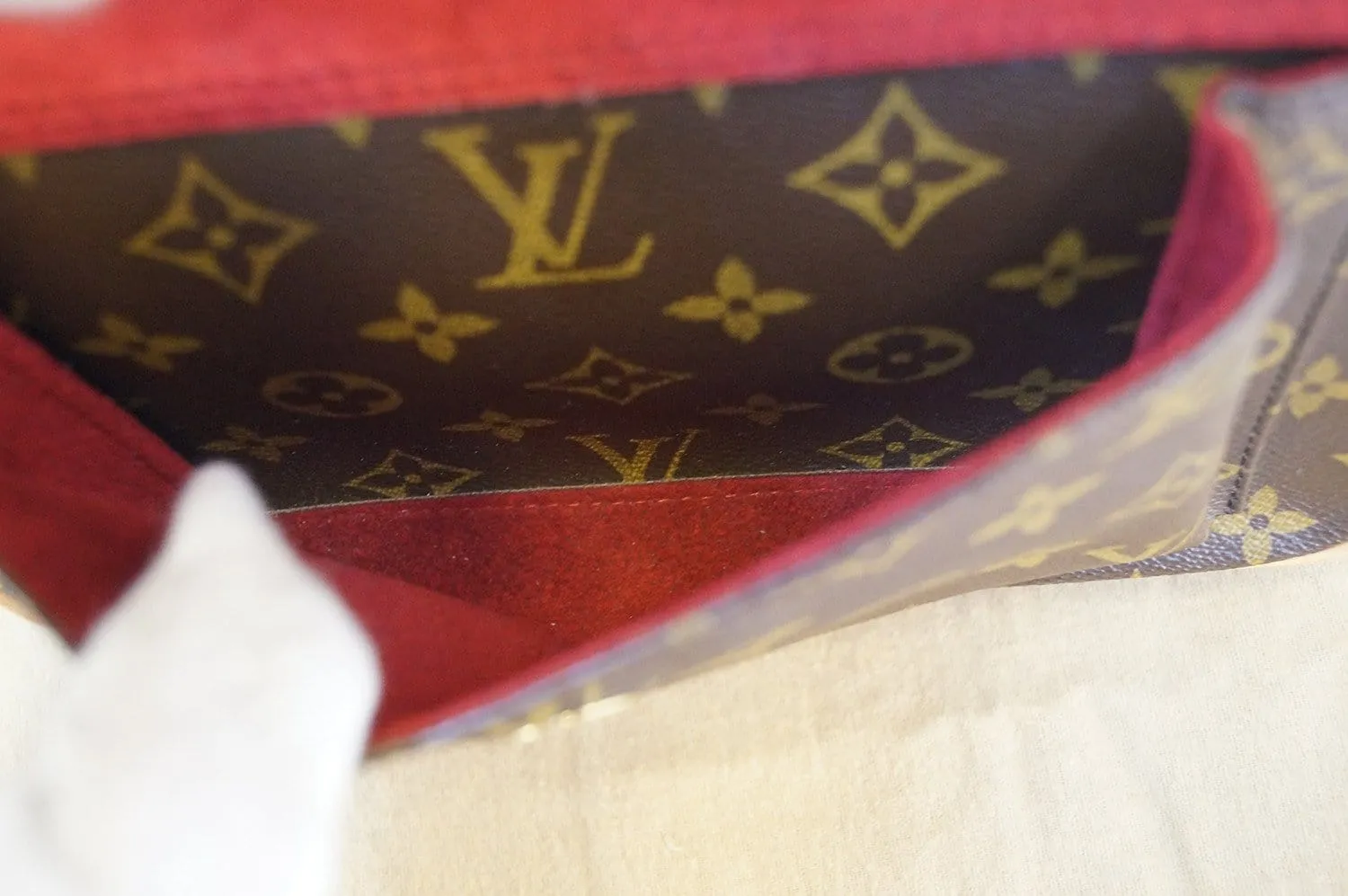 LOUIS VUITTON Monogram Canvas Excentri Cite Handbag