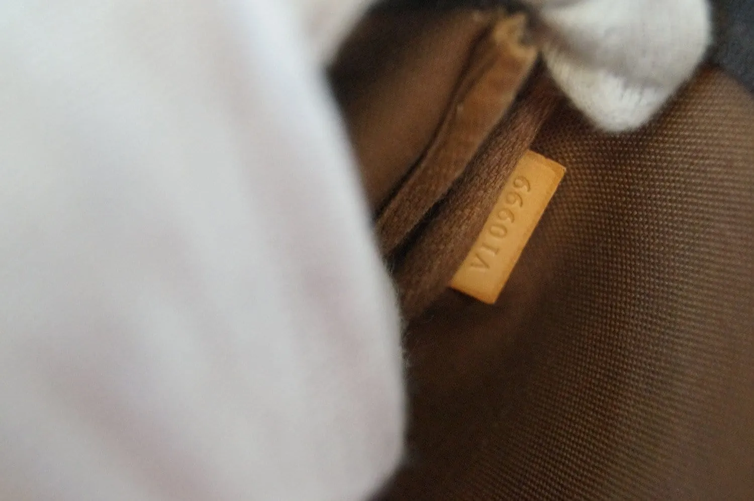 LOUIS VUITTON Monogram Canvas Pochette Accessoires Handbag