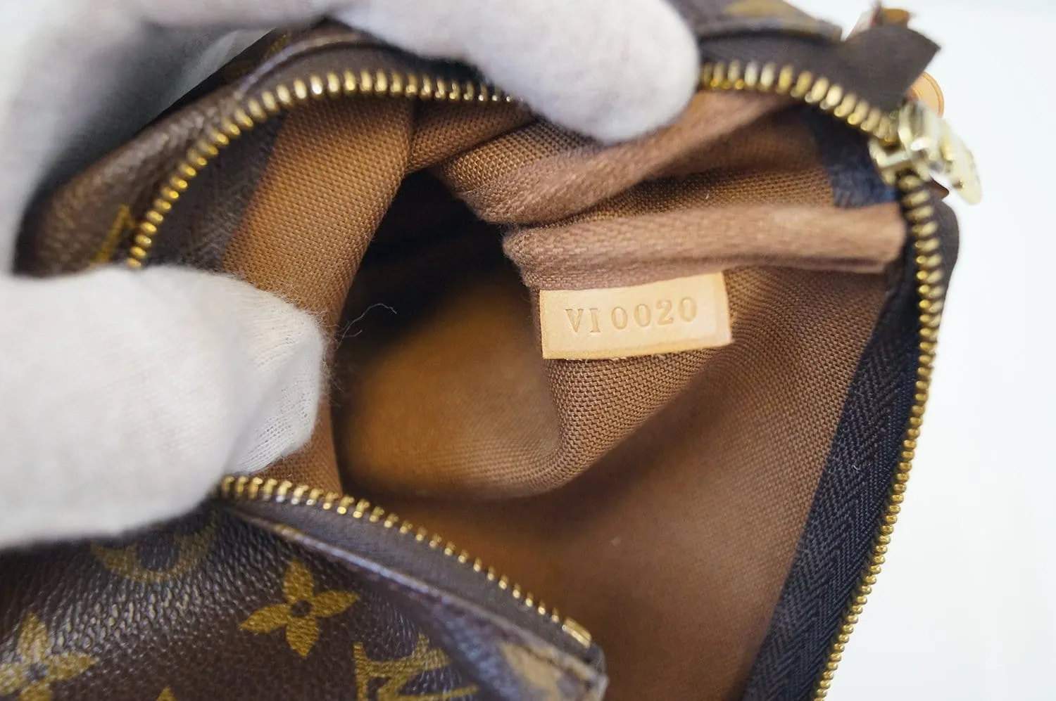 LOUIS VUITTON Monogram Canvas Pochette Accessoires Handbag