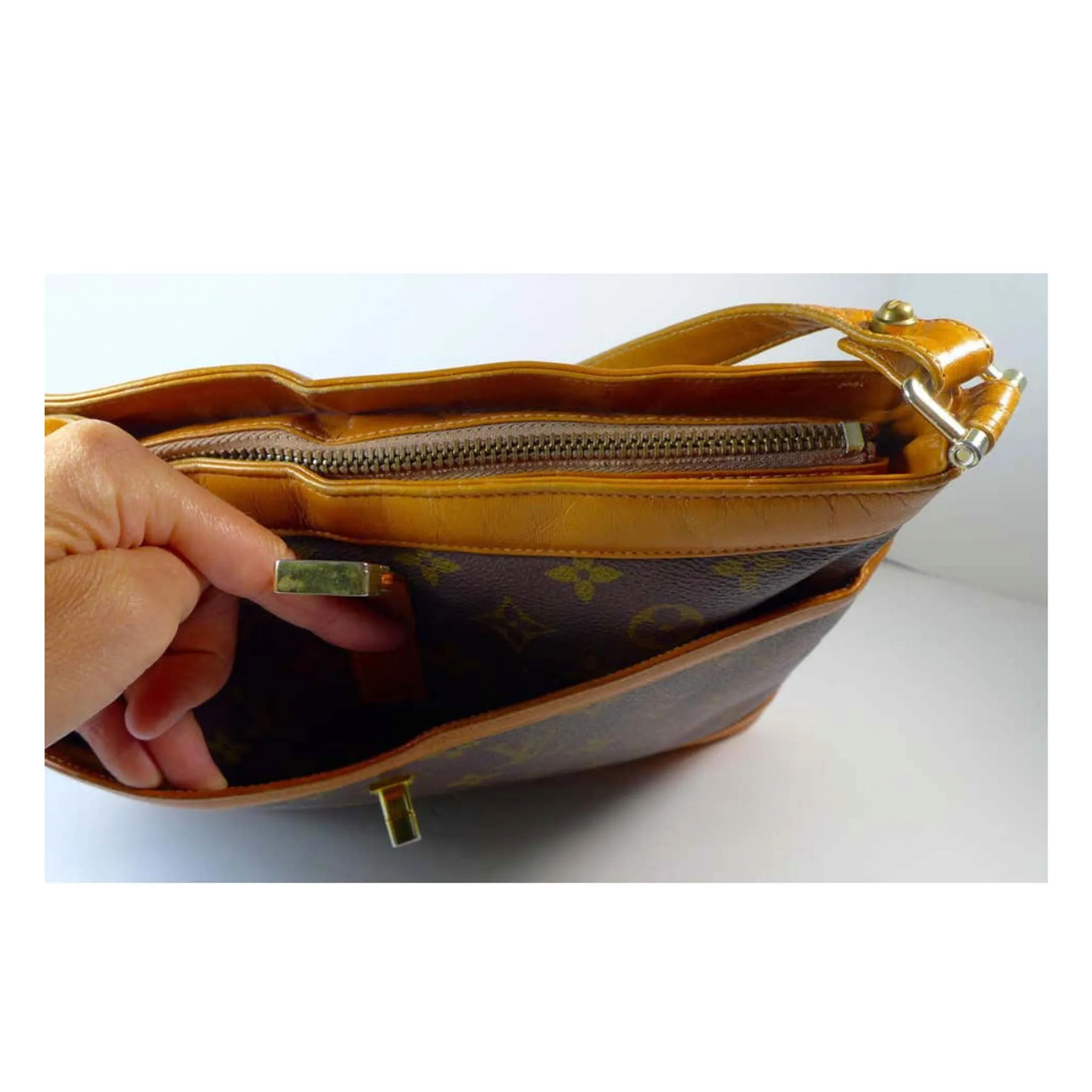 LOUIS VUITTON Shoulder Crossbody Bag