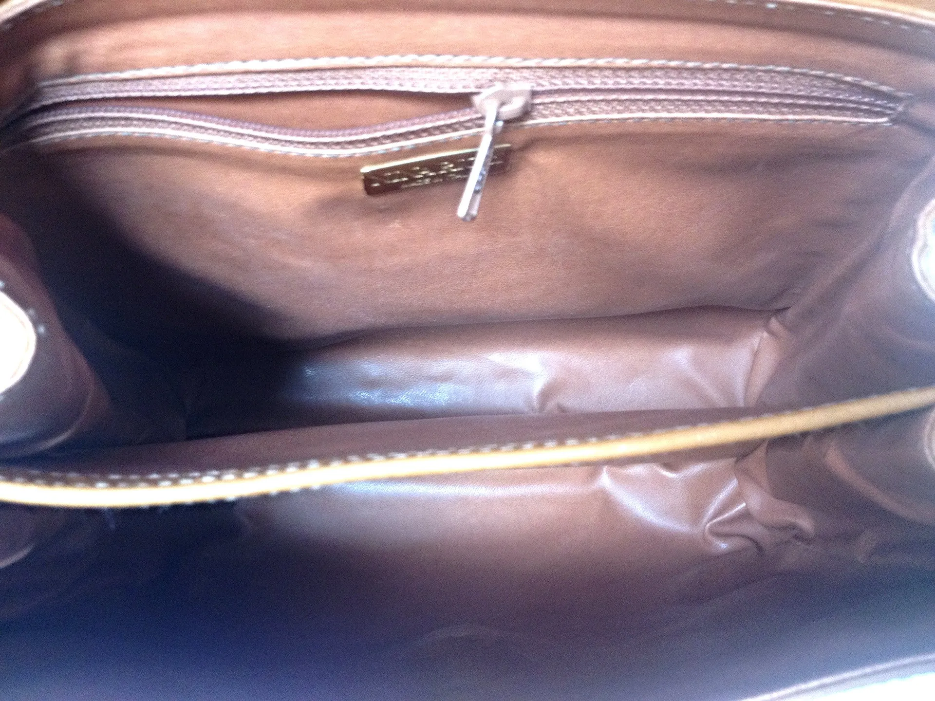 MINT. Vintage Nina Ricci tan brown ostrich-embossed leather handbag purse with golden motif at closure. Masterpiece by Maroquinerie