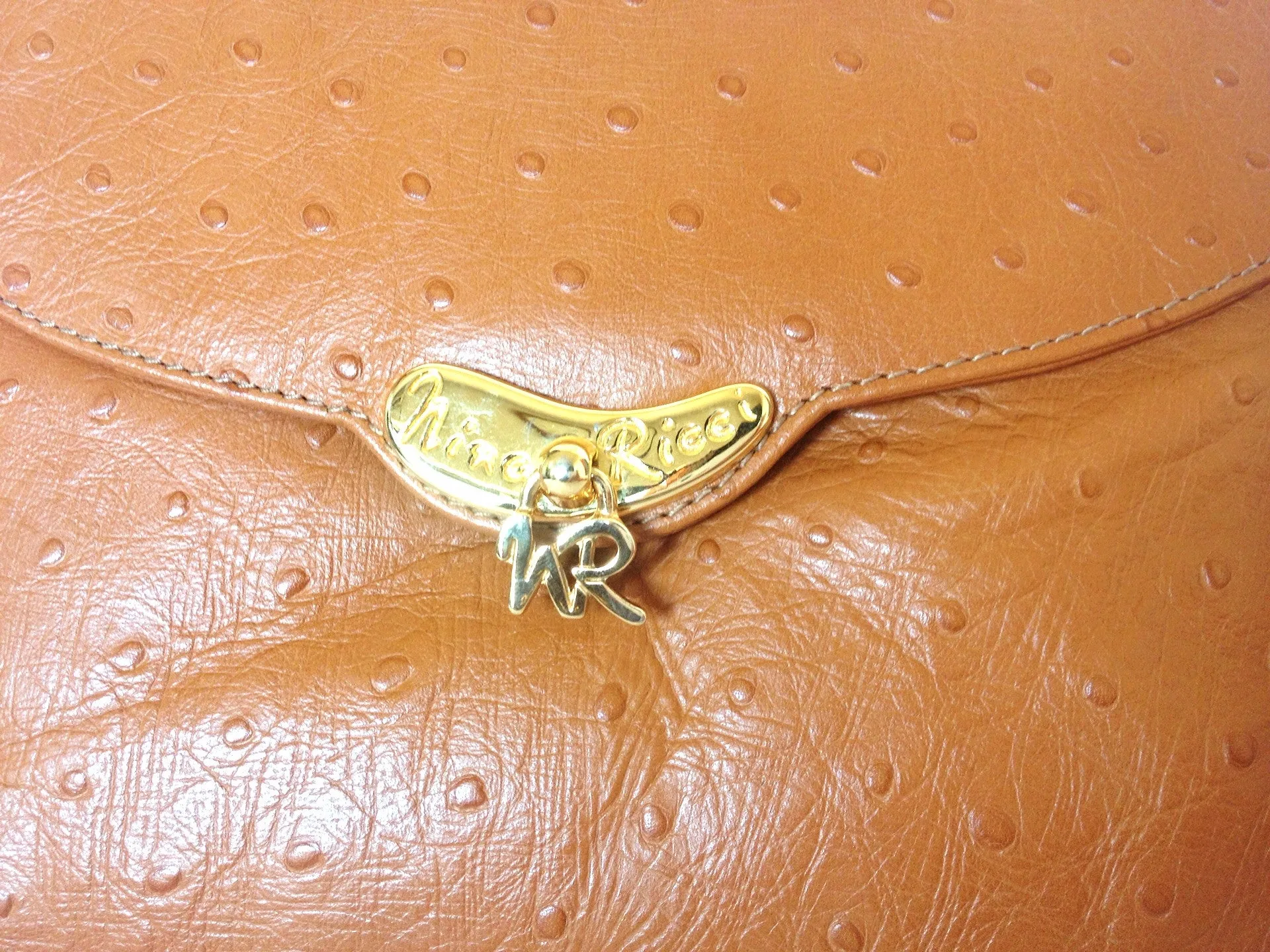 MINT. Vintage Nina Ricci tan brown ostrich-embossed leather handbag purse with golden motif at closure. Masterpiece by Maroquinerie