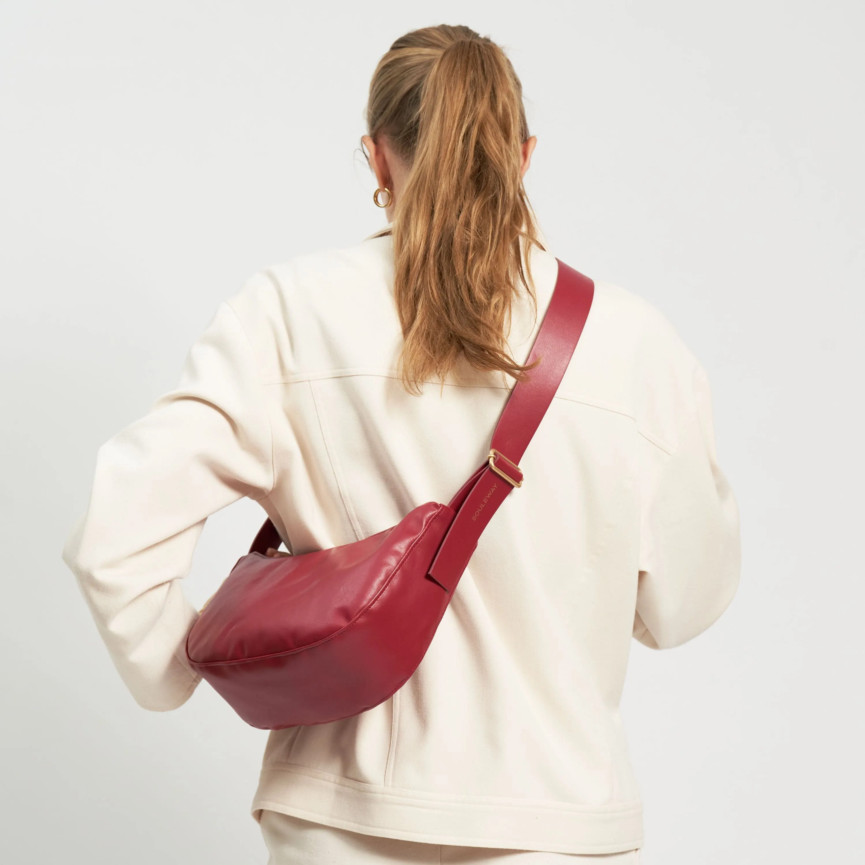 Oleatex Vegan Olive Leather Half Moon Bag S | Cherry Red