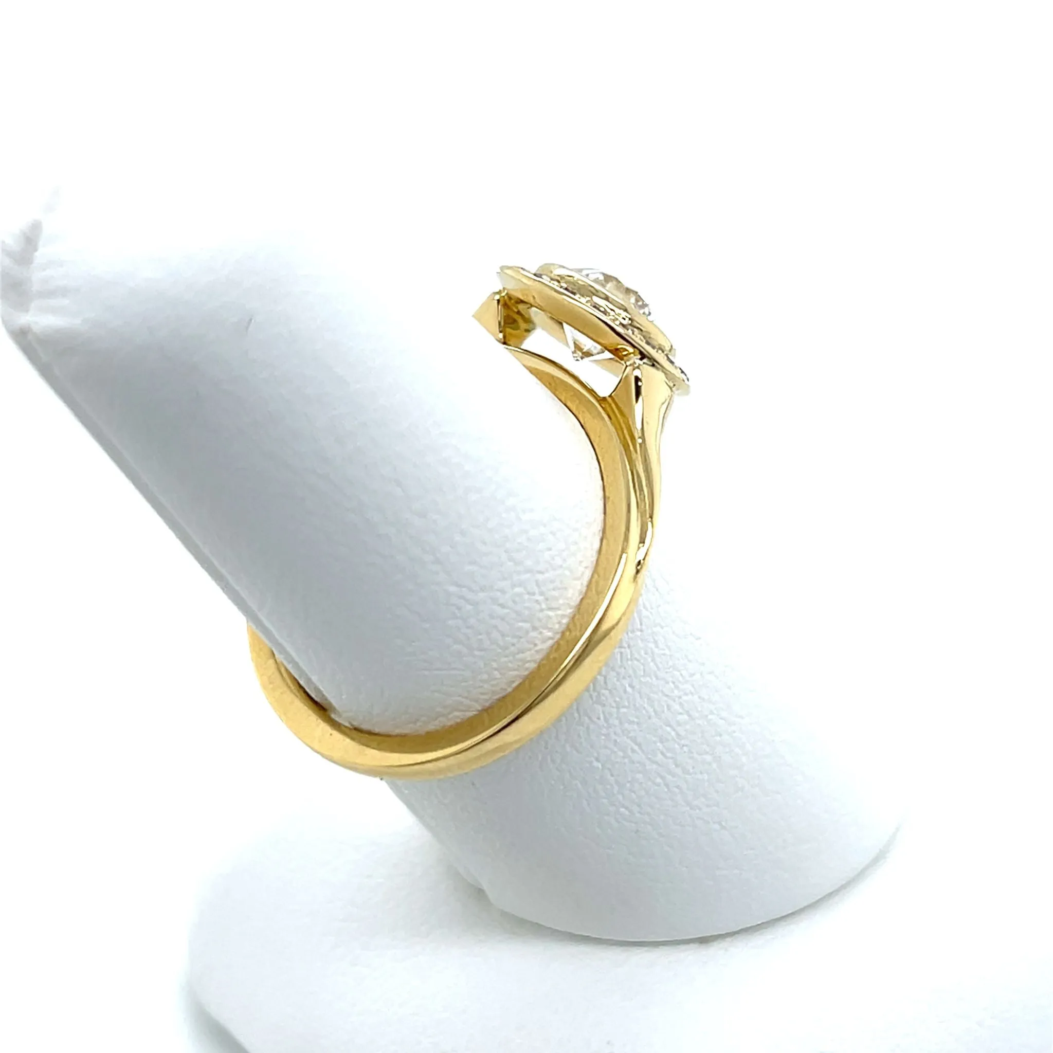 Preloved 0.89ct J VS2 Mined August Vintage Round in Designer Yellow Gold Ring