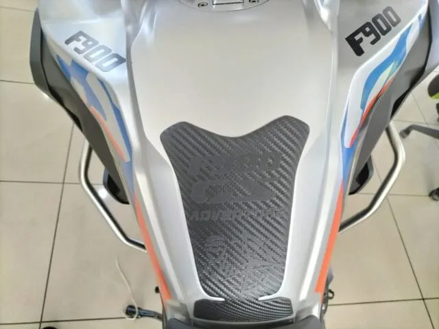 Rubbatech Tankpad voor de BMW F900GS Adventure