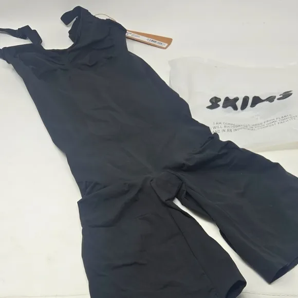 SKIMS Everday Sculpt Mid Thight Bodysuit Onyx