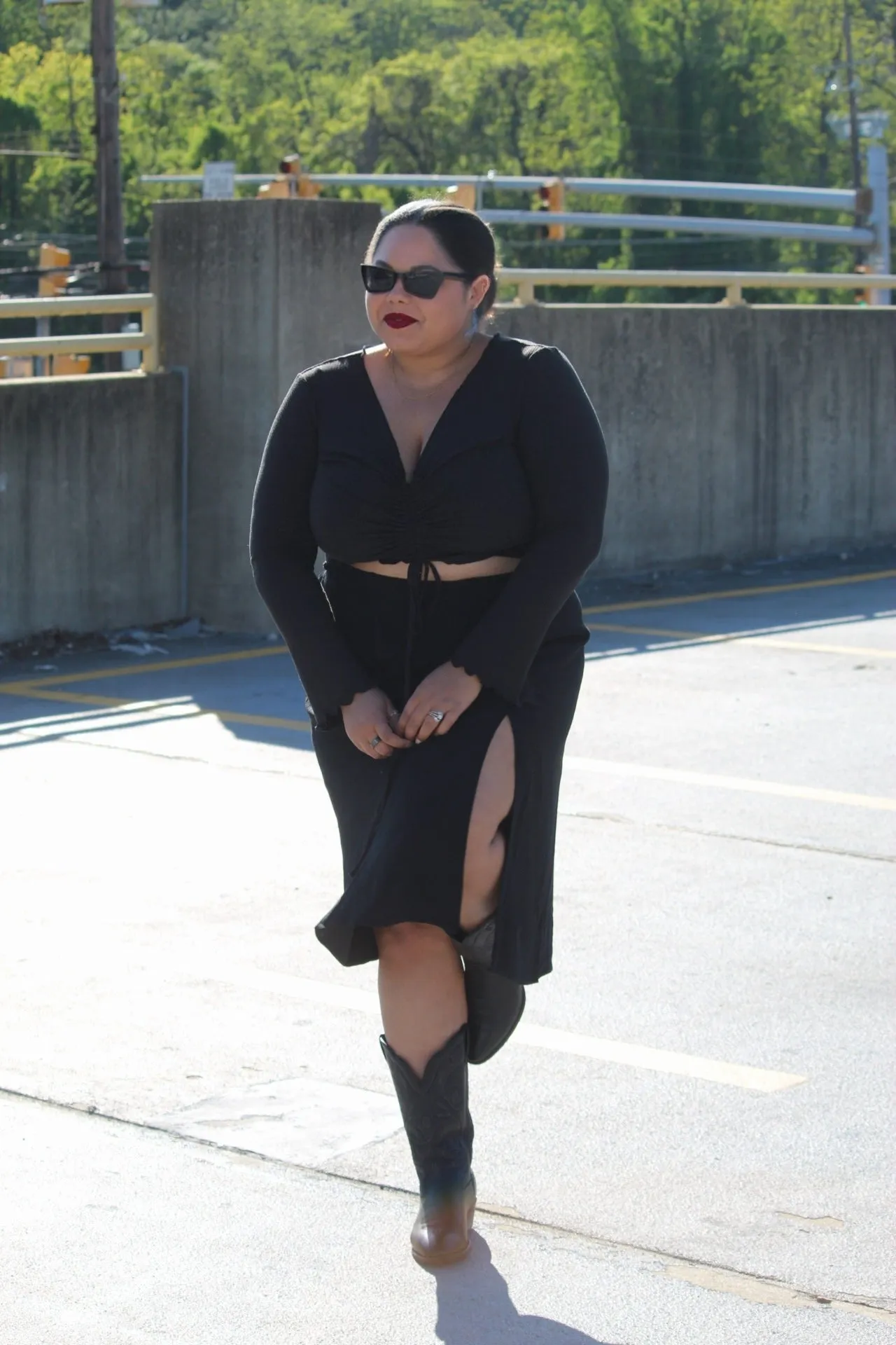 THE RUCHED SLIT SLEEVE BLACK TOP
