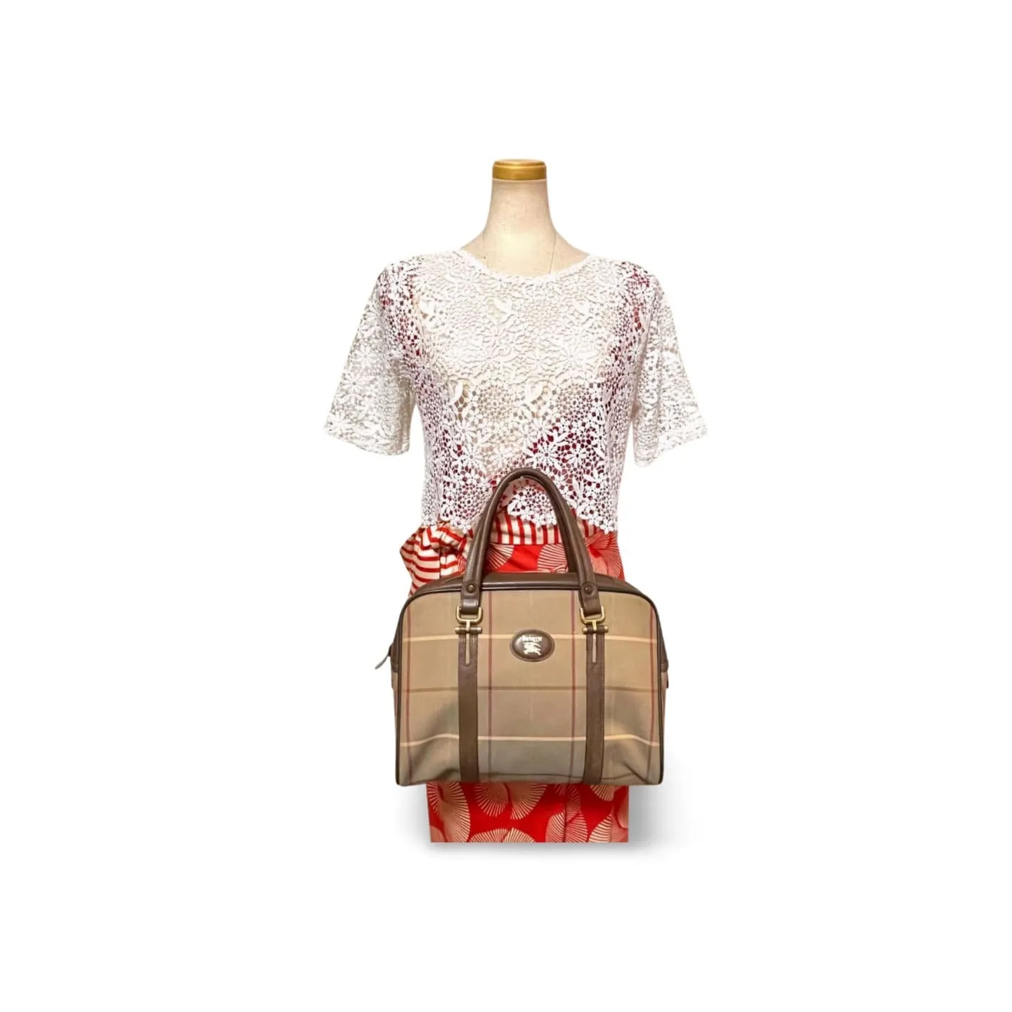 Vintage Burberry classic khaki nova check speedy bag style handbag, duffle bag with brown leather trimmings. Classic handbag. 060312ac2