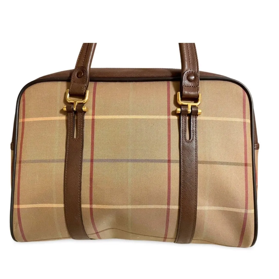 Vintage Burberry classic khaki nova check speedy bag style handbag, duffle bag with brown leather trimmings. Classic handbag. 060312ac2