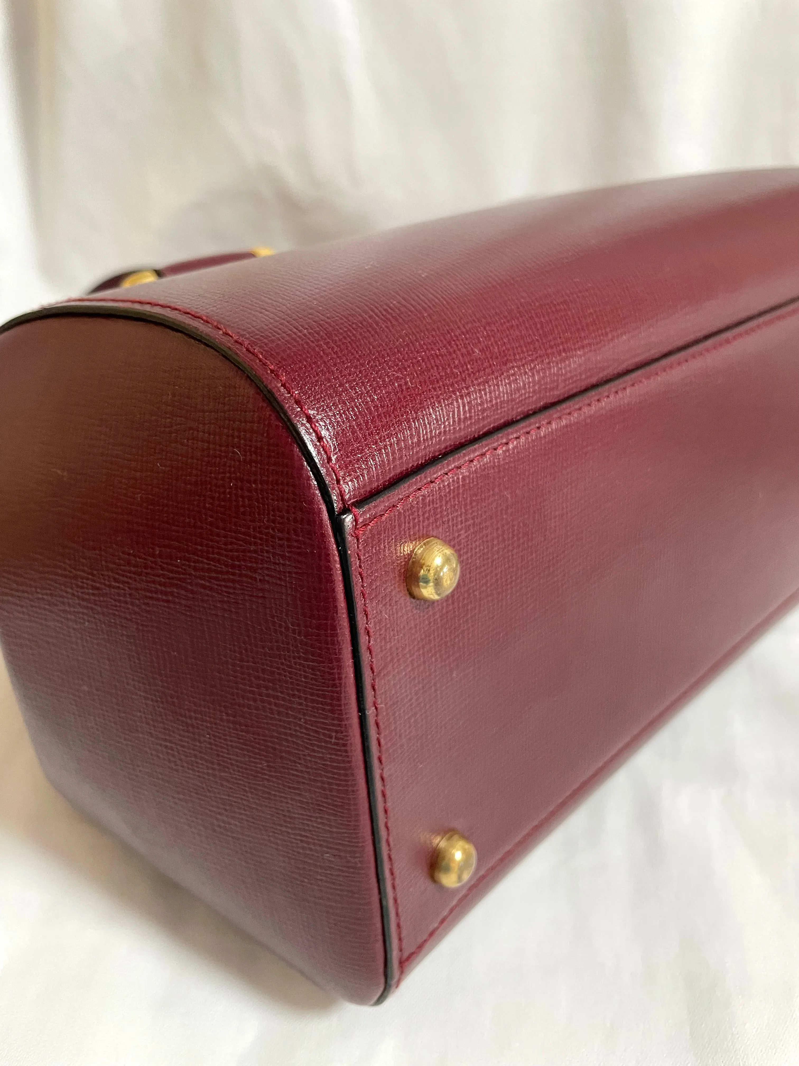 Vintage Cartier classic wine, bordeaux leather handbag purse with bullet design gold hardware at handles. Must de Cartier. 0408171