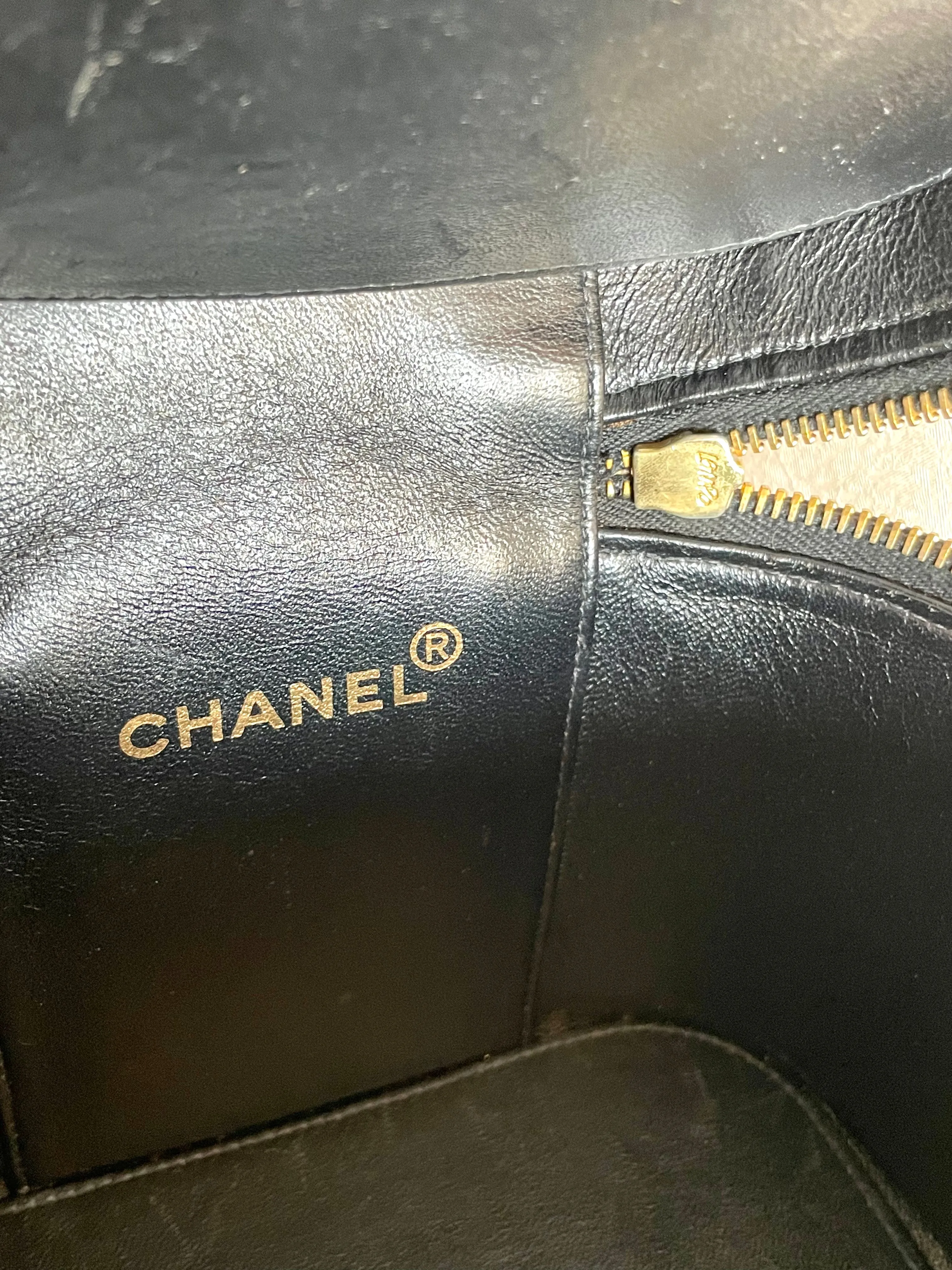 Vintage CHANEL black patent enamel quilted leather square shape vanity bag with golden CC motif. Rare and collectible handbag. 050120an1