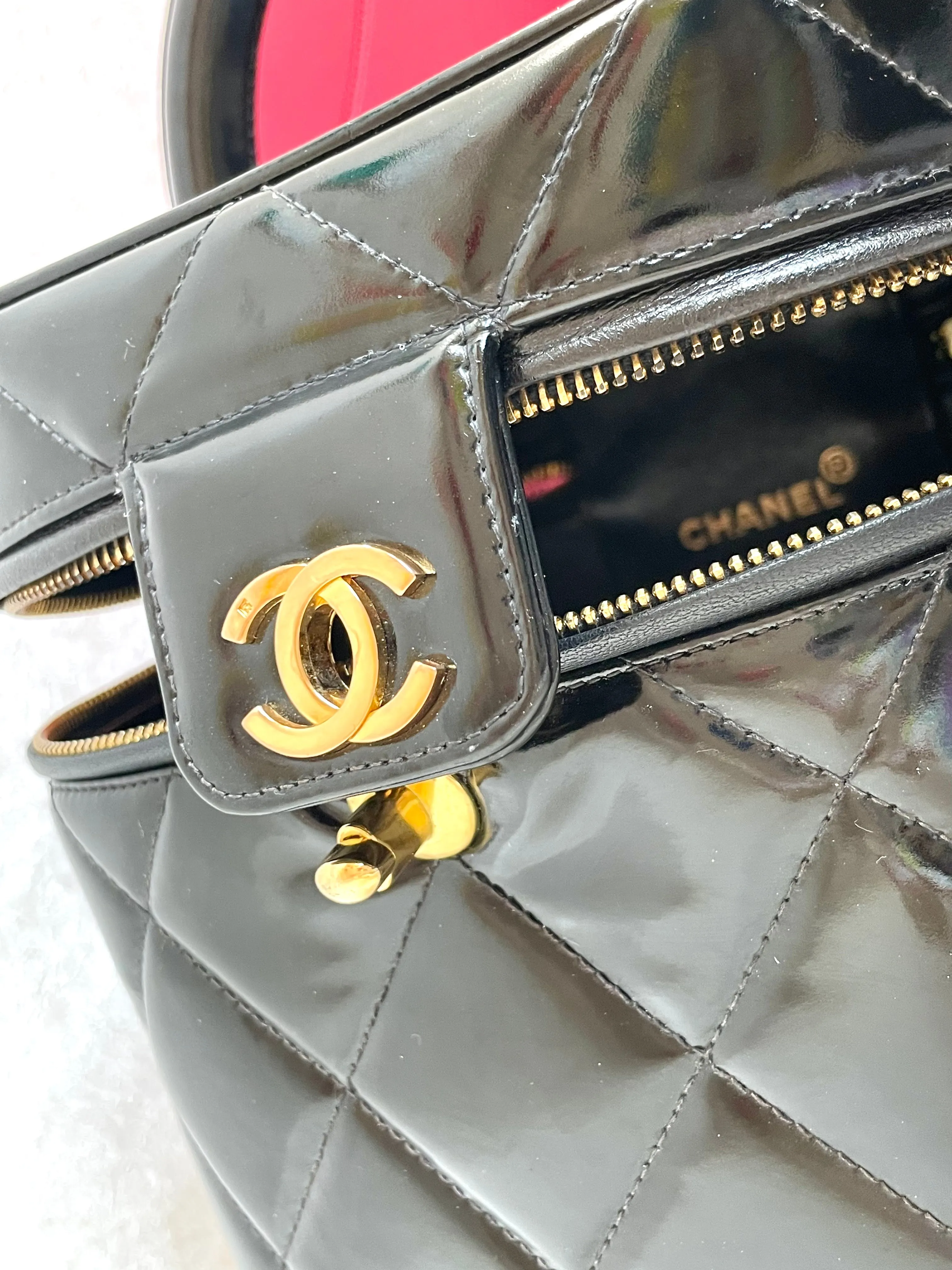 Vintage CHANEL black patent enamel quilted leather square shape vanity bag with golden CC motif. Rare and collectible handbag. 050120an1