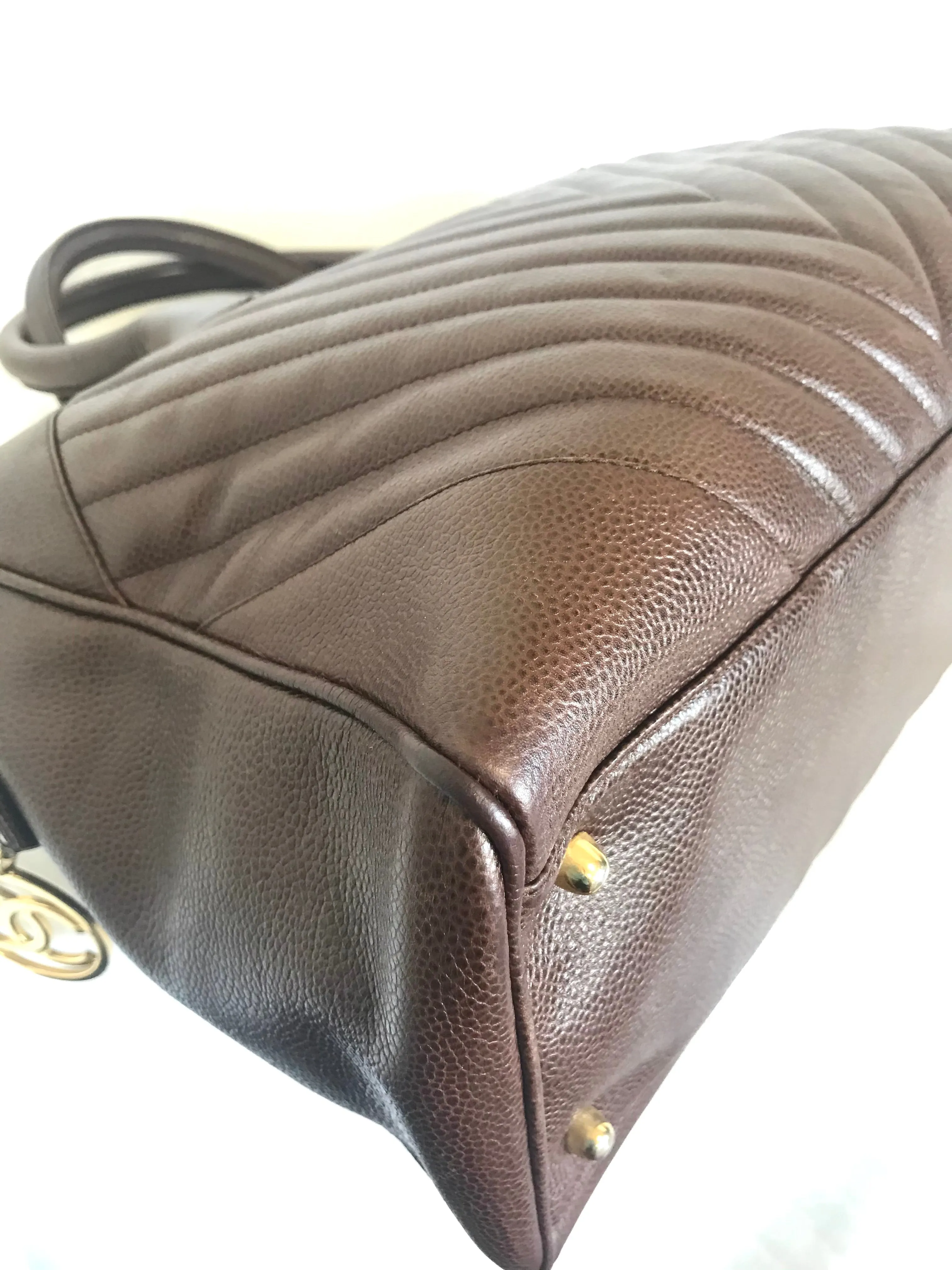 Vintage CHANEL brown caviarskin v stitch, chevron style bag, Speedy bag with golden CC charm. Classic purse for daily use.  060516re1