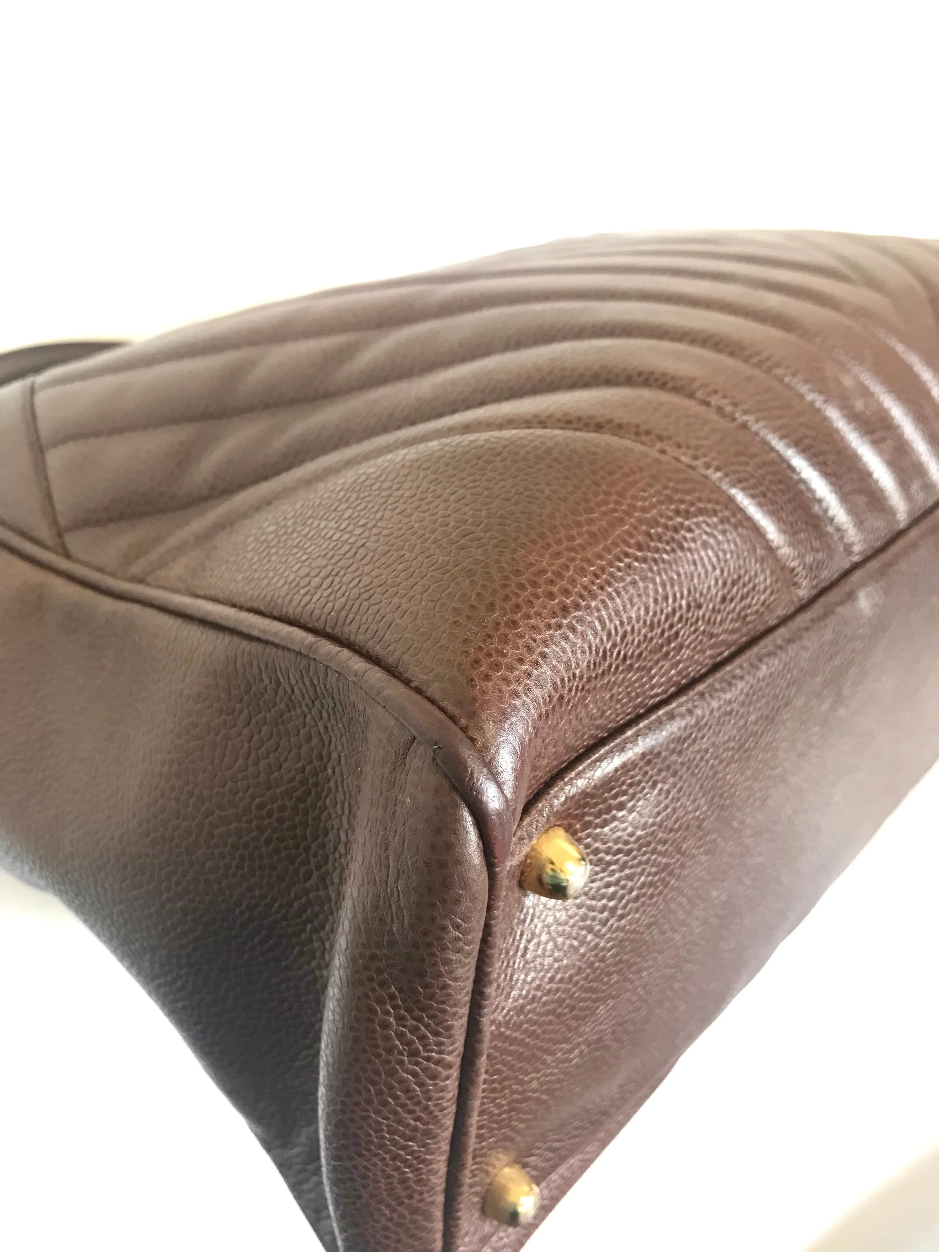 Vintage CHANEL brown caviarskin v stitch, chevron style bag, Speedy bag with golden CC charm. Classic purse for daily use.  060516re1