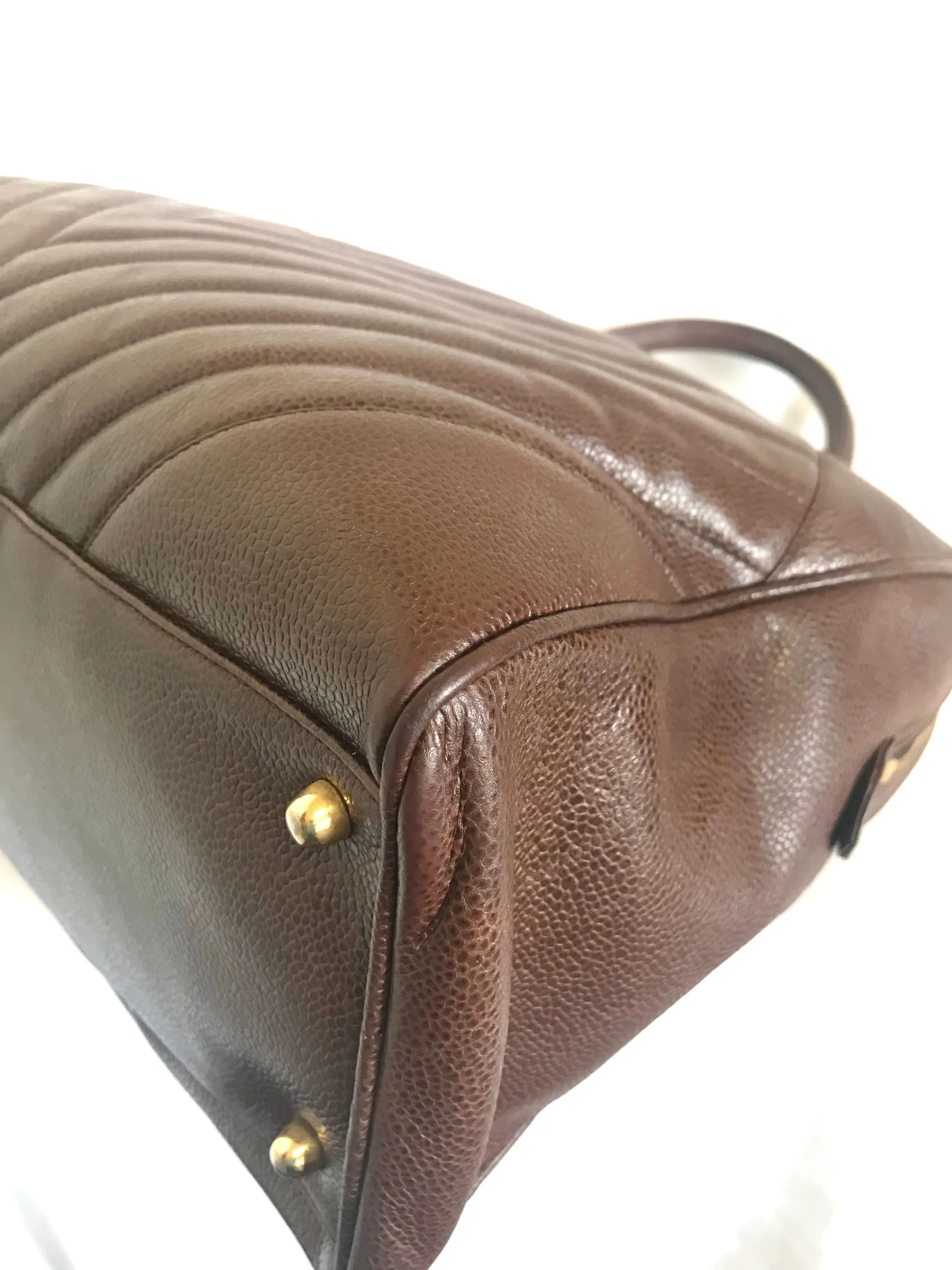 Vintage CHANEL brown caviarskin v stitch, chevron style bag, Speedy bag with golden CC charm. Classic purse for daily use.  060516re1