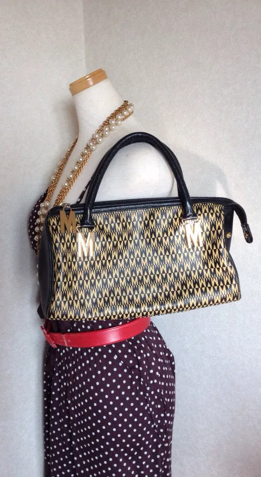 Vintage MOSCHINO black and ivory beige logo M print handbag, mini duffle bag with leather trimmings and golden M charms. 060521re1