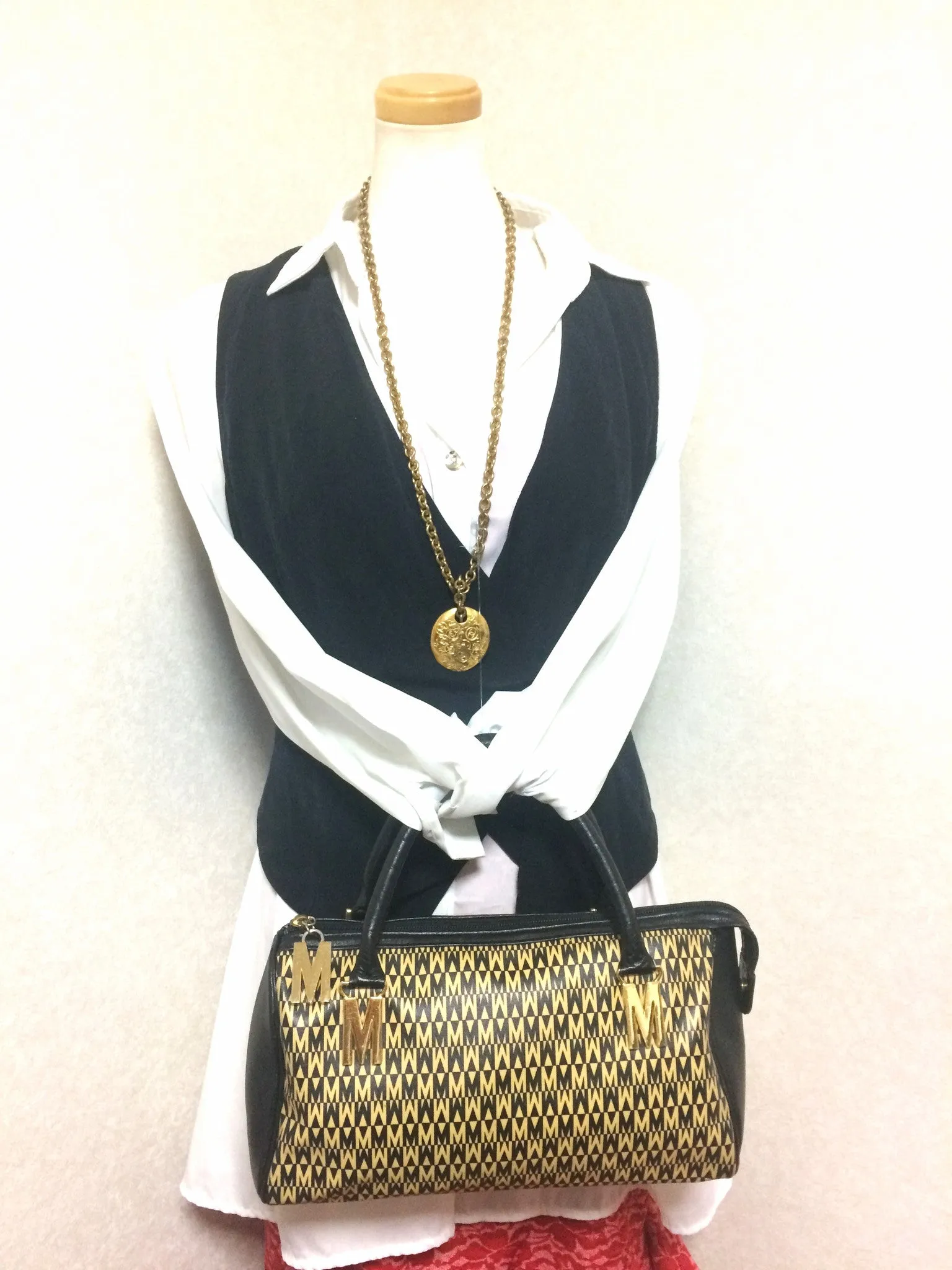 Vintage MOSCHINO black and ivory beige logo M print handbag, mini duffle bag with leather trimmings and golden M charms. 060521re1
