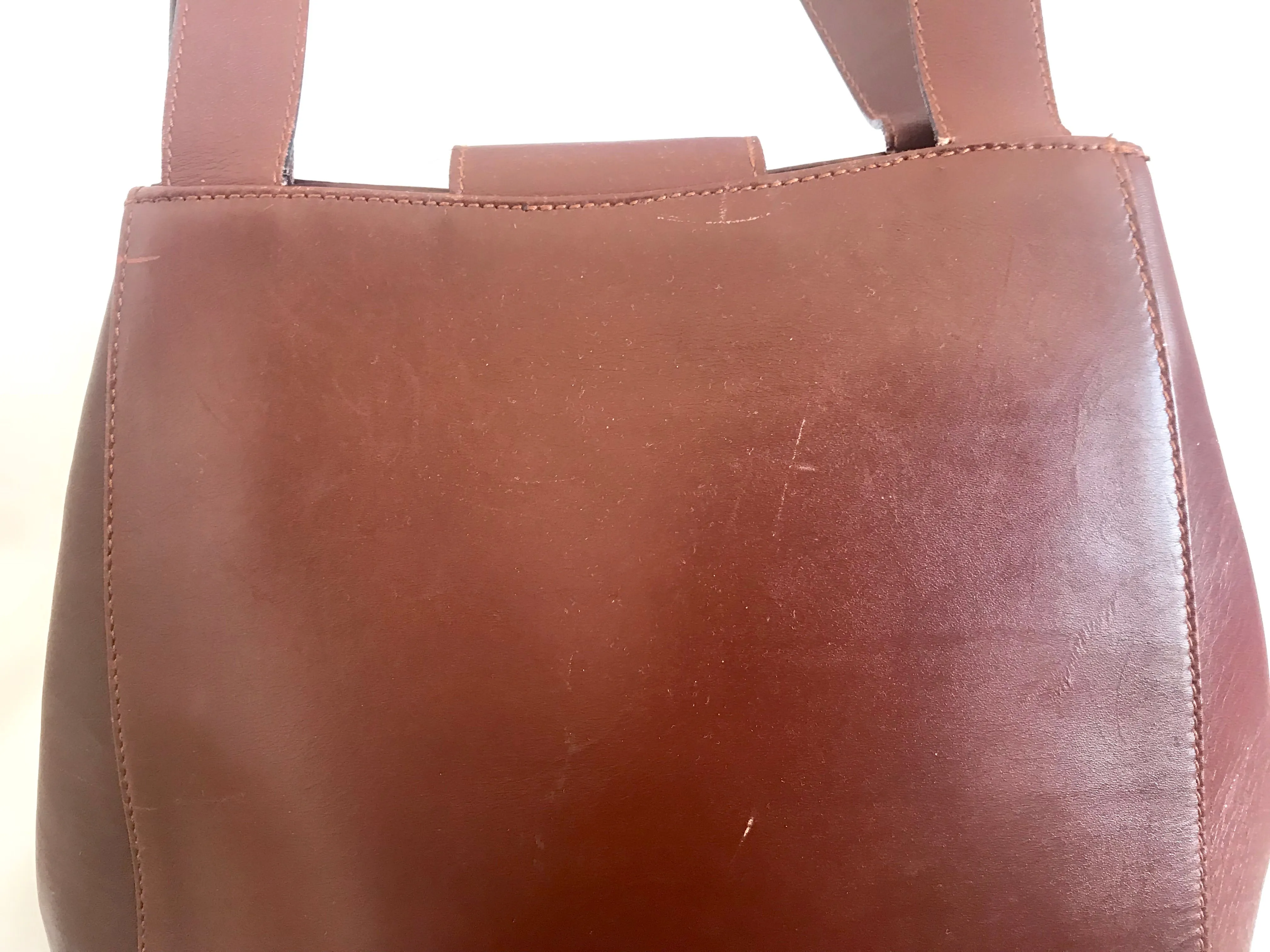 Vintage Salvatore Ferragamo brown leather purse with gold tone elegant closure. Featuring Ferragamo charms. 060516re4