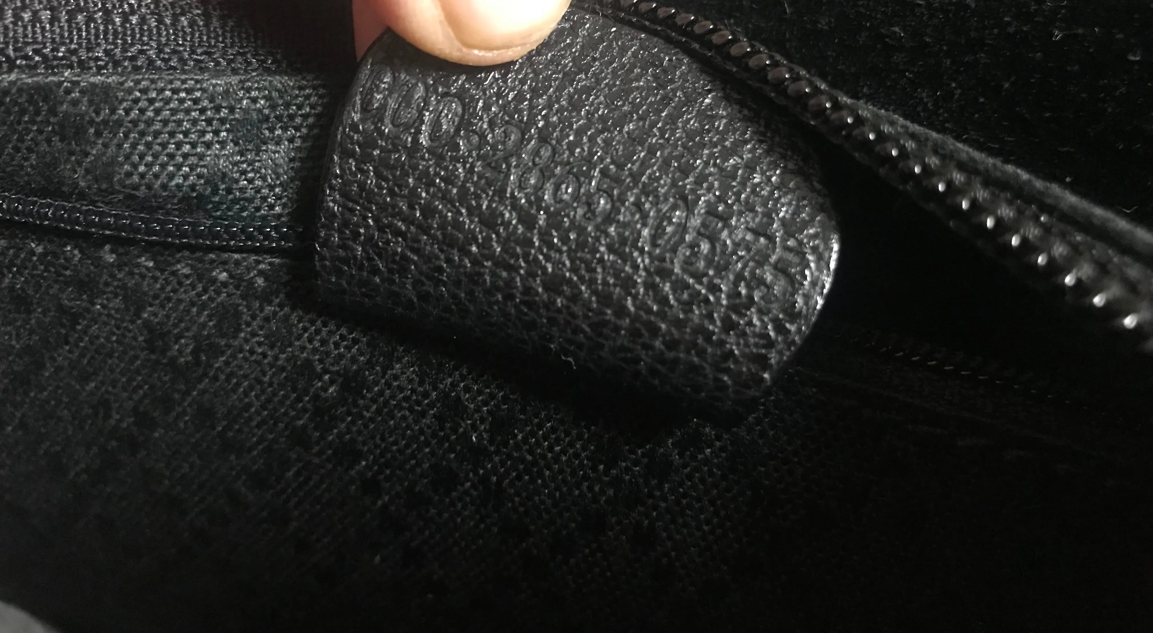 W4 Vintage Gucci black suede leather handbag with bamboo handles. Classic purse from Bamboo collection.
